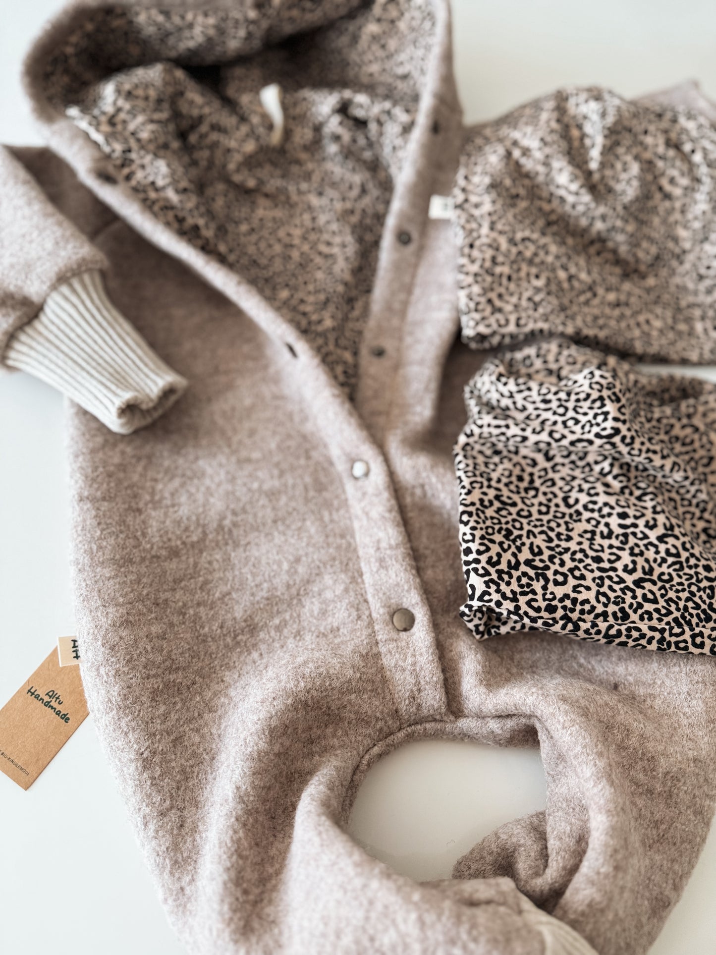 Walkoverall aus 100% Schurwolle – handgemacht für Babys & Kinder auf Wunsch