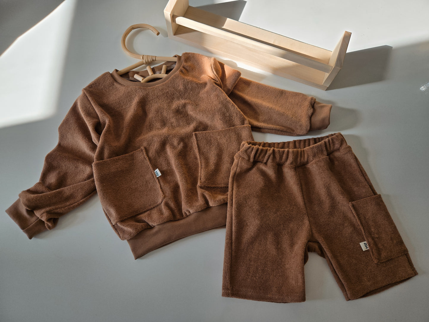 Handmade Frotee Shorts mit Taschen für Babys und Kinder Kakao