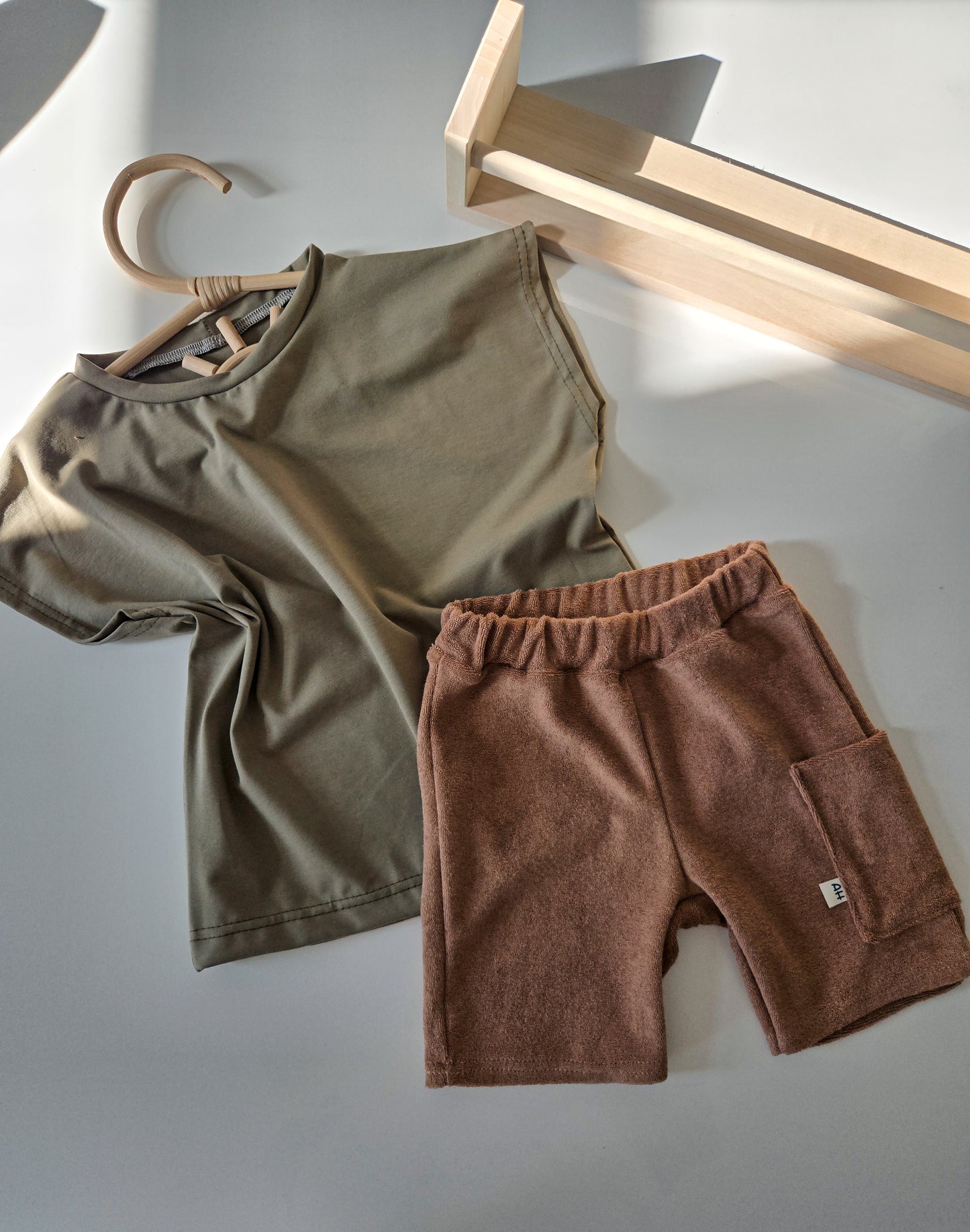 Handmade Frotee Shorts mit Taschen für Babys und Kinder Kakao