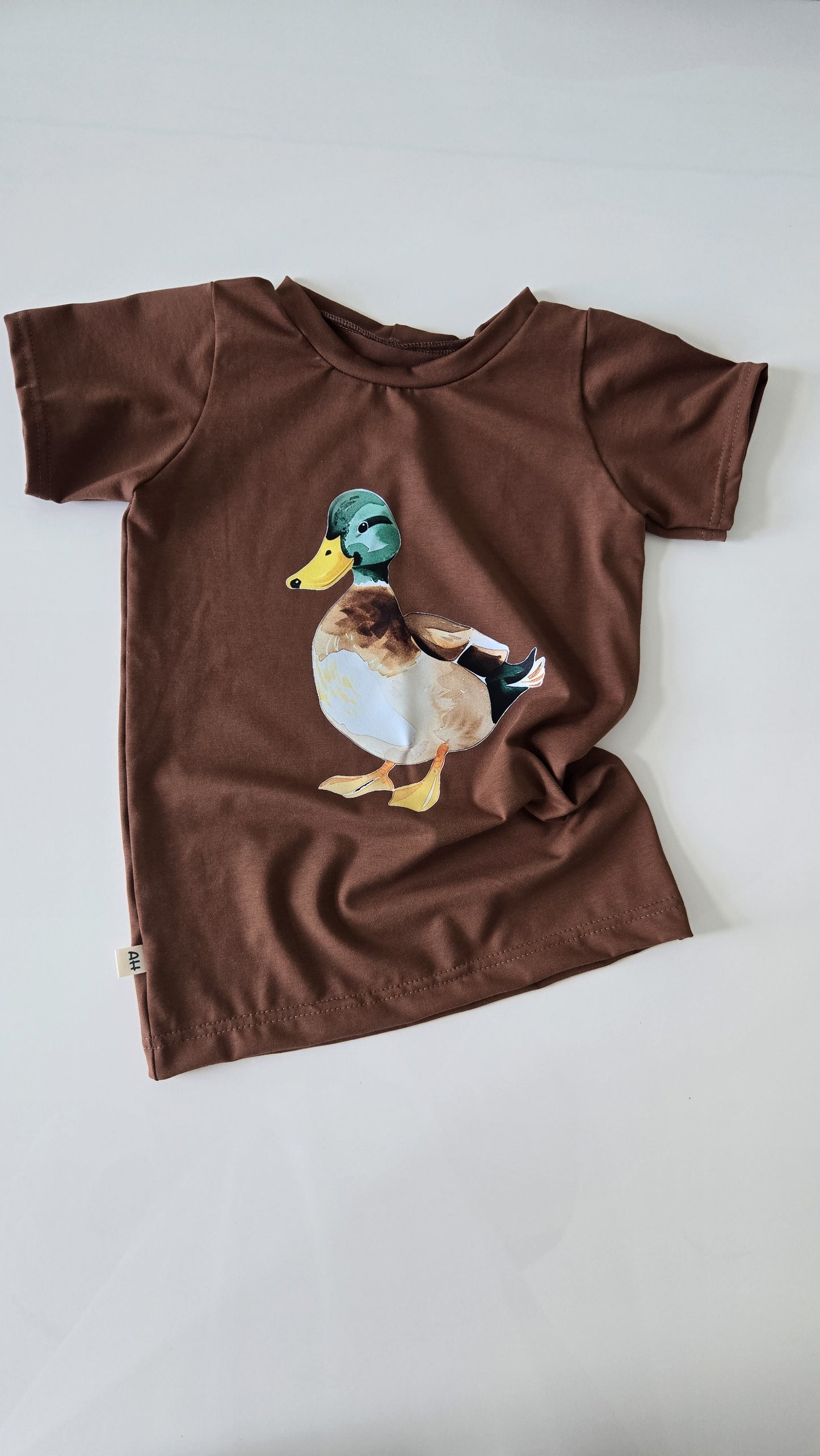 Braun T Shirt aus Baumwolljersey mit Entenmotiv. Für Baby's und Kinder