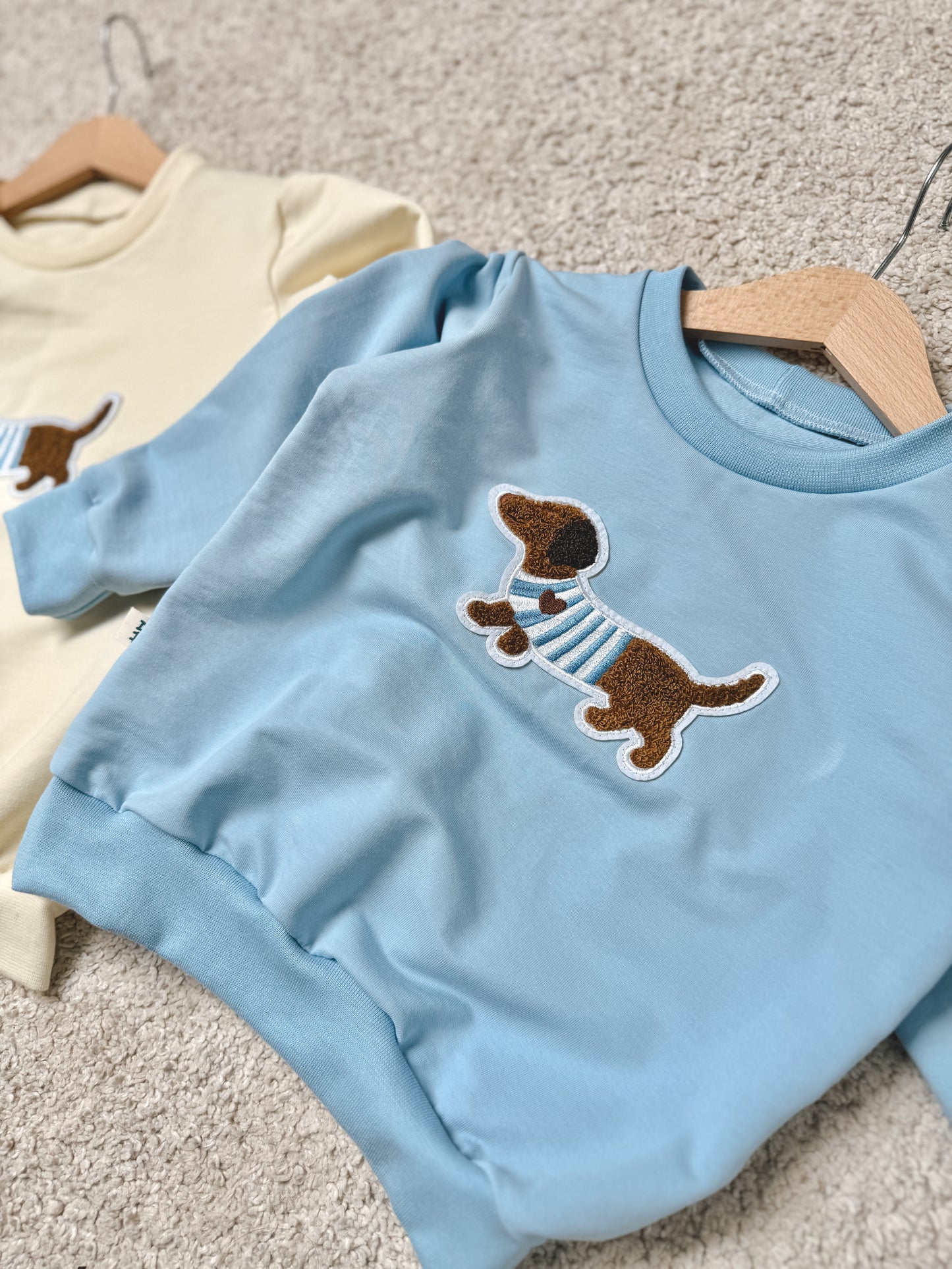Handmade Kinderpullover Dackel / Himmelblau aus Baumwolle