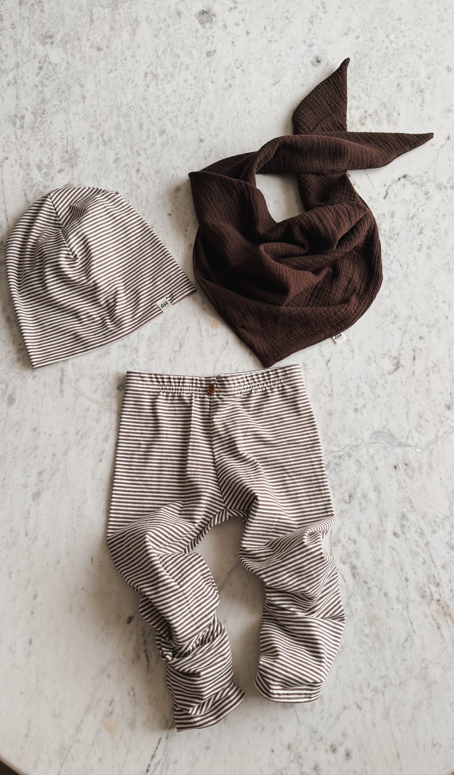 Beanie-Mütze für Babys & Kinder – Braun-Creme gestreift – Bio-Baumwolljersey