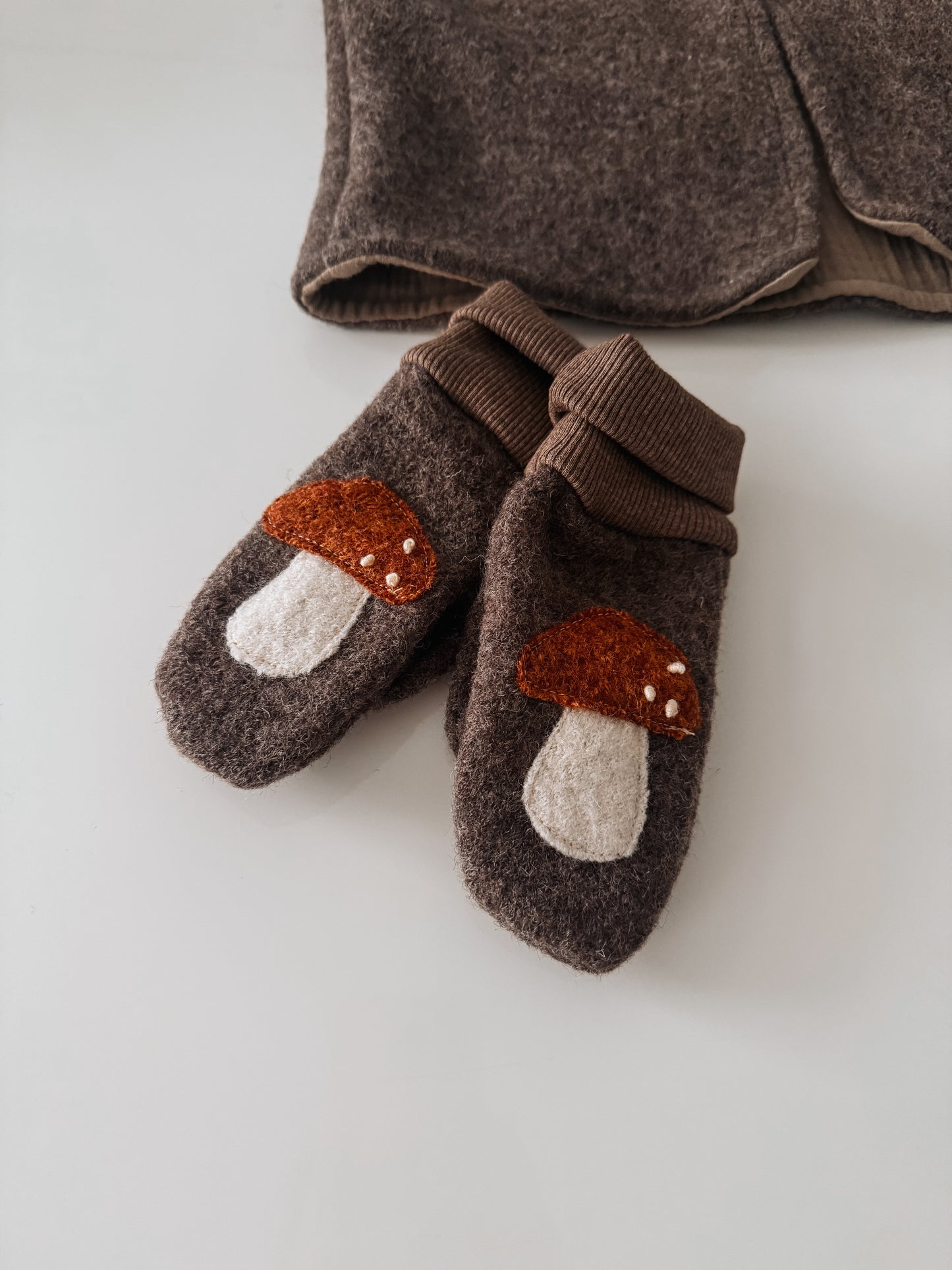 Walkstoff-Fäustlinge/Handschuhe für Babys & Kinder mit Pilze – 100% Schurwolle, ungefüttert