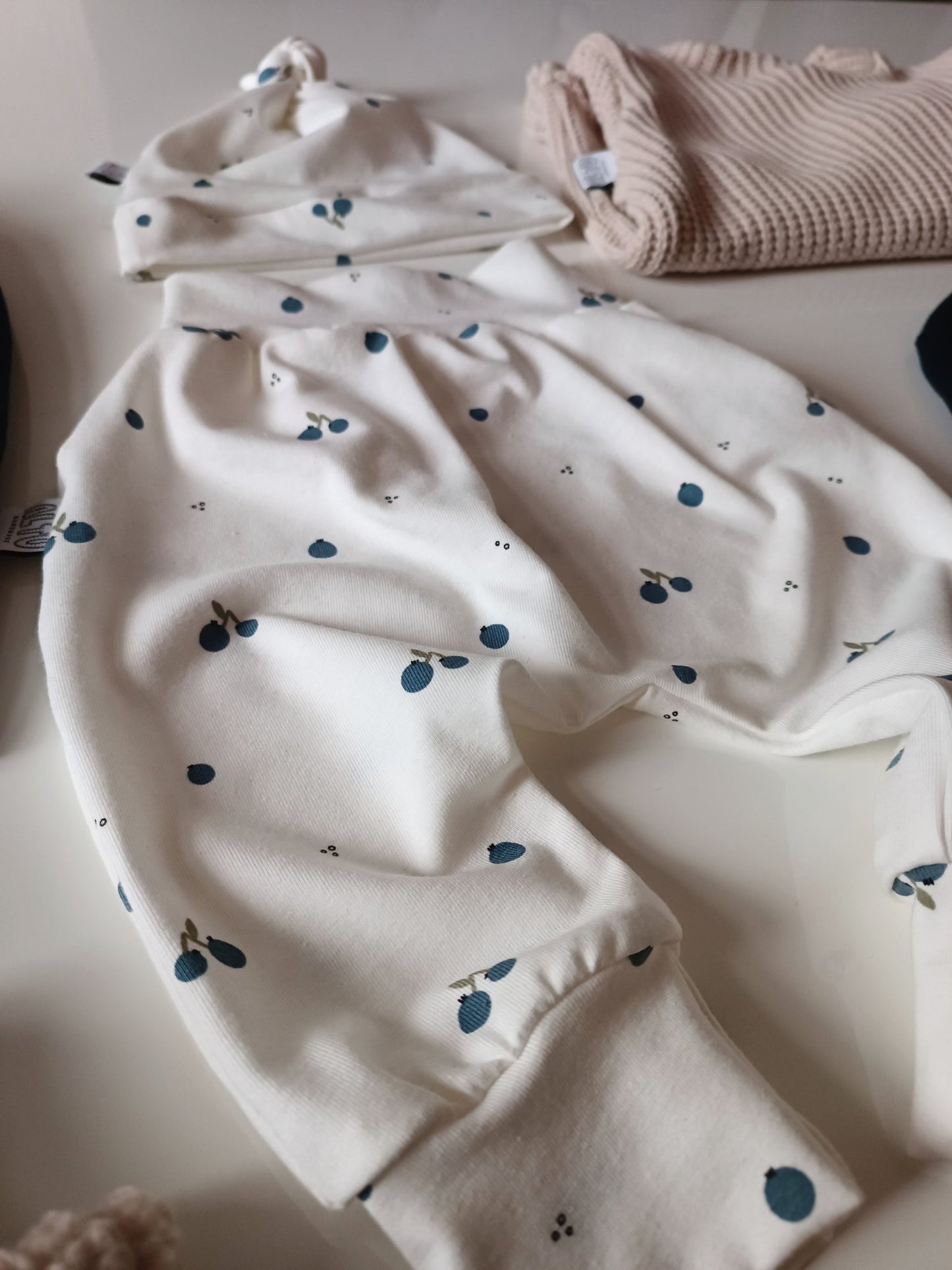 Geknotete Mütze Berry - AltuHandmadeAltuHandmadeGeknotete Mütze Berry