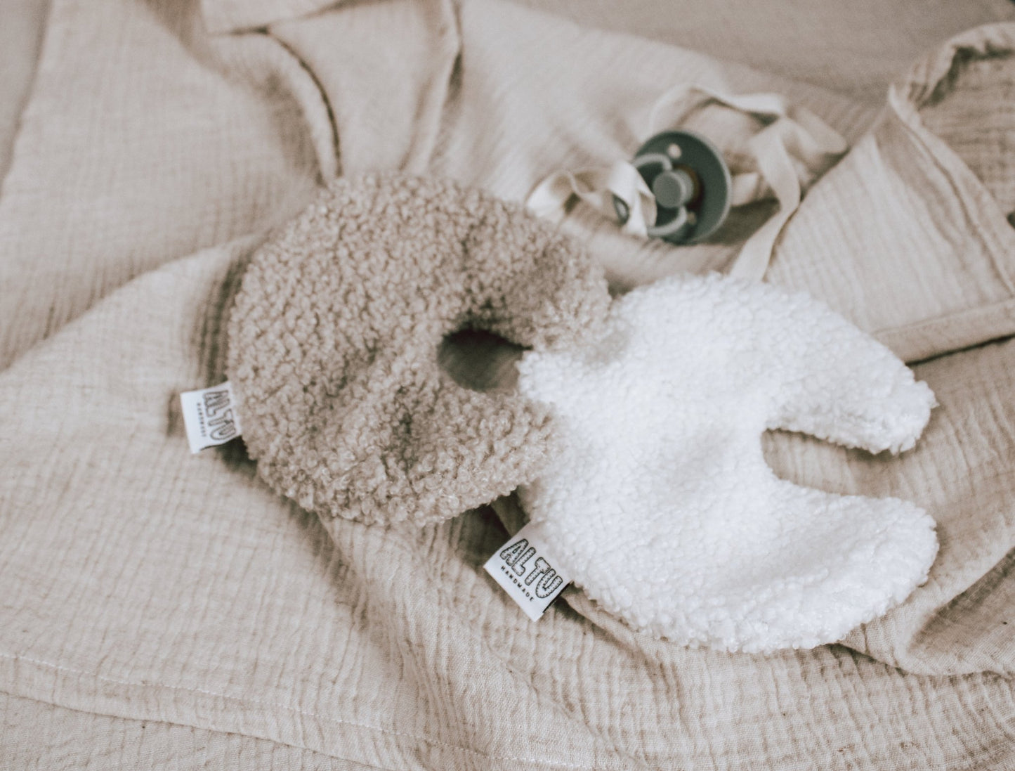 Schnullerkette Teddy Mond Beige White - AltuHandmadeAltuHandmadeSchnullerkette Teddy Mond Beige White