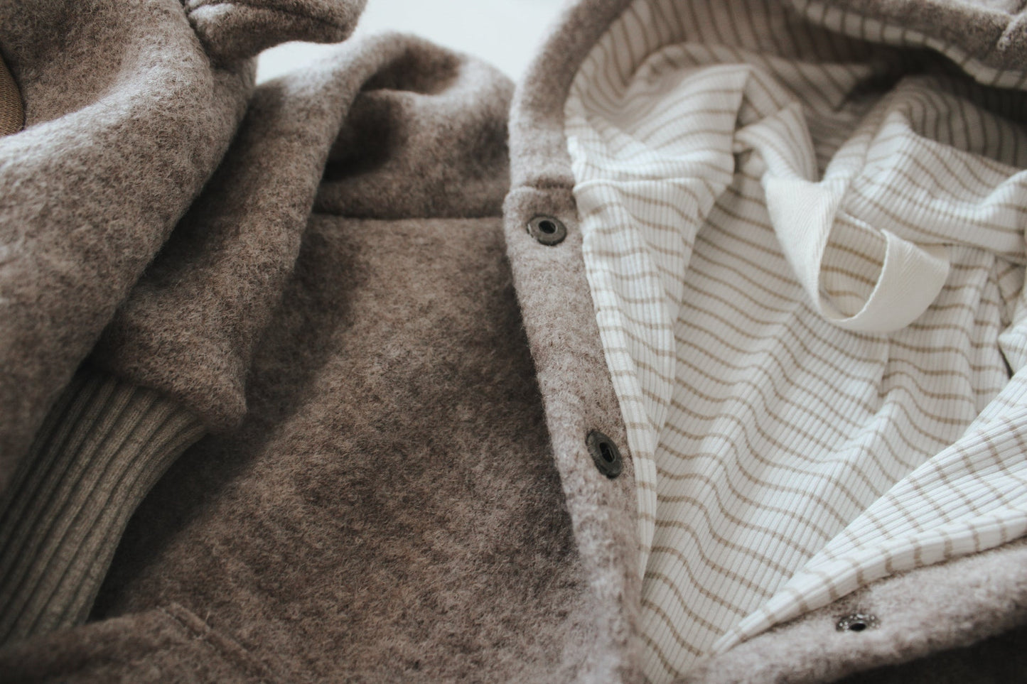 Walkjacke aus Bio 100% Schurwolle Beige meliert - AltuHandmadeAltuHandmadeWalkjacke aus Bio 100% Schurwolle Beige meliert