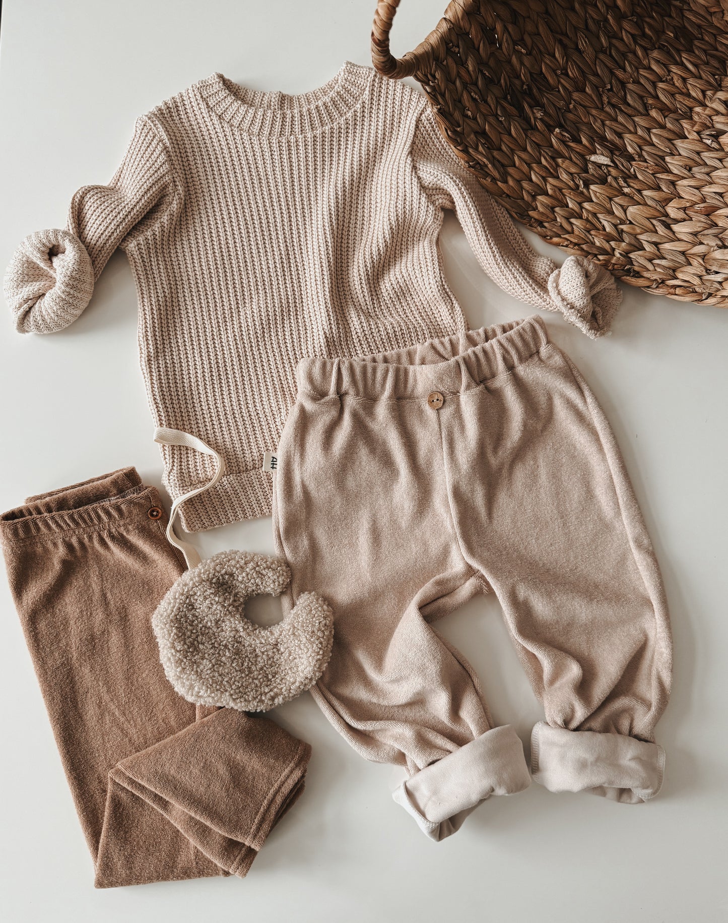 Handmade Kinder outfit. Frottee Hose aus Baumwolle in Beige