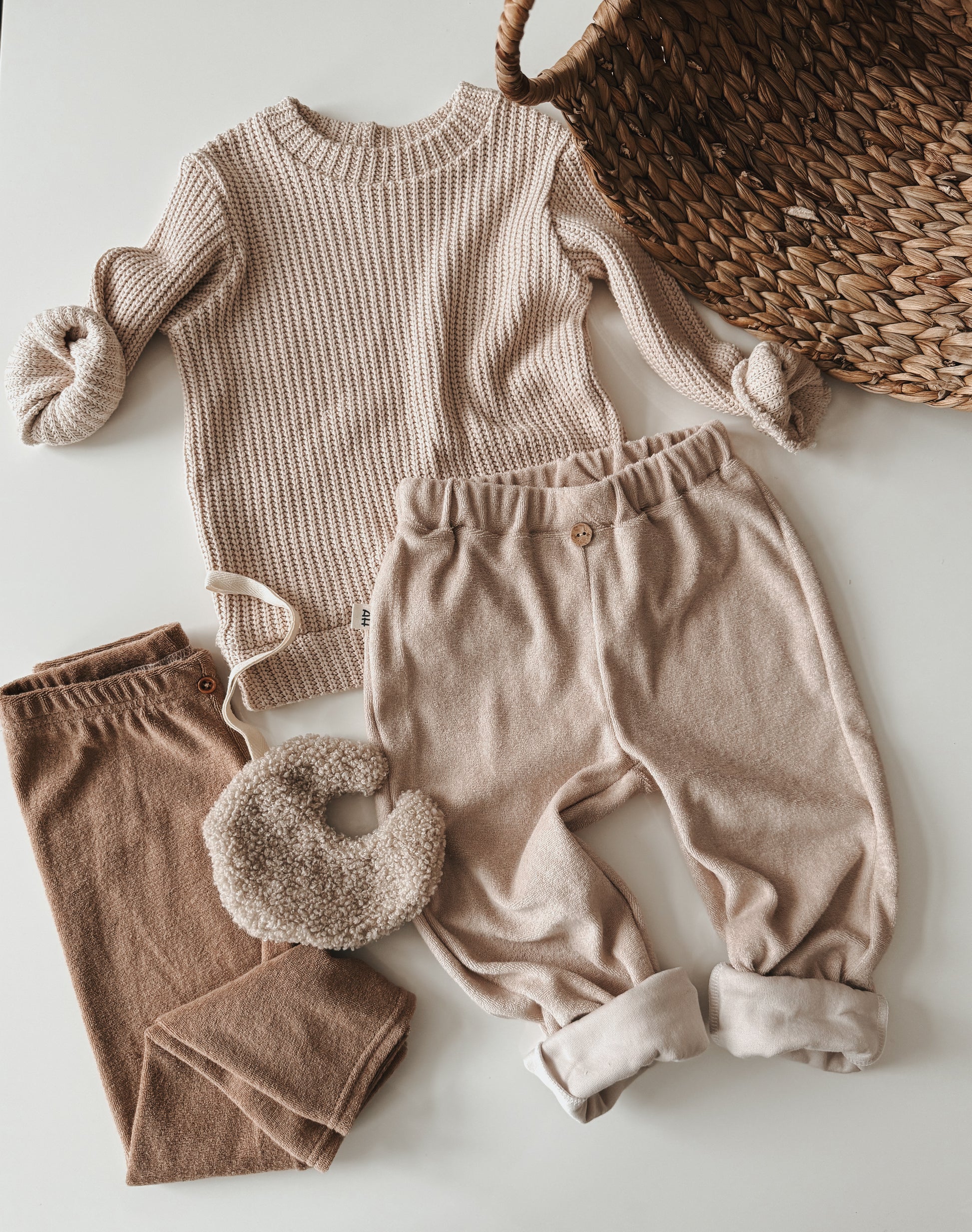 Handmade Kinder outfit. Frottee Hose aus Baumwolle in Beige