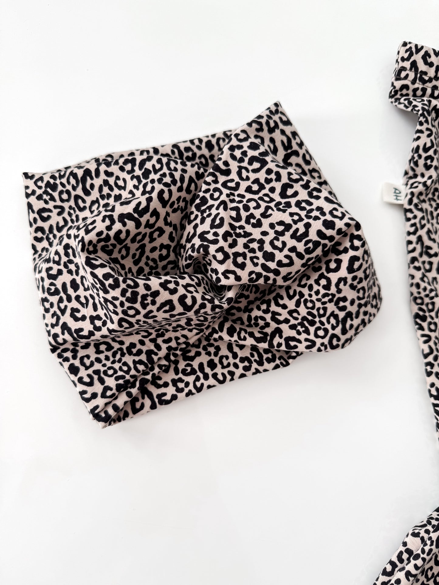 Flared Leggings mit Leopardenmuster – Handgemacht aus weichem Baumwolljersey