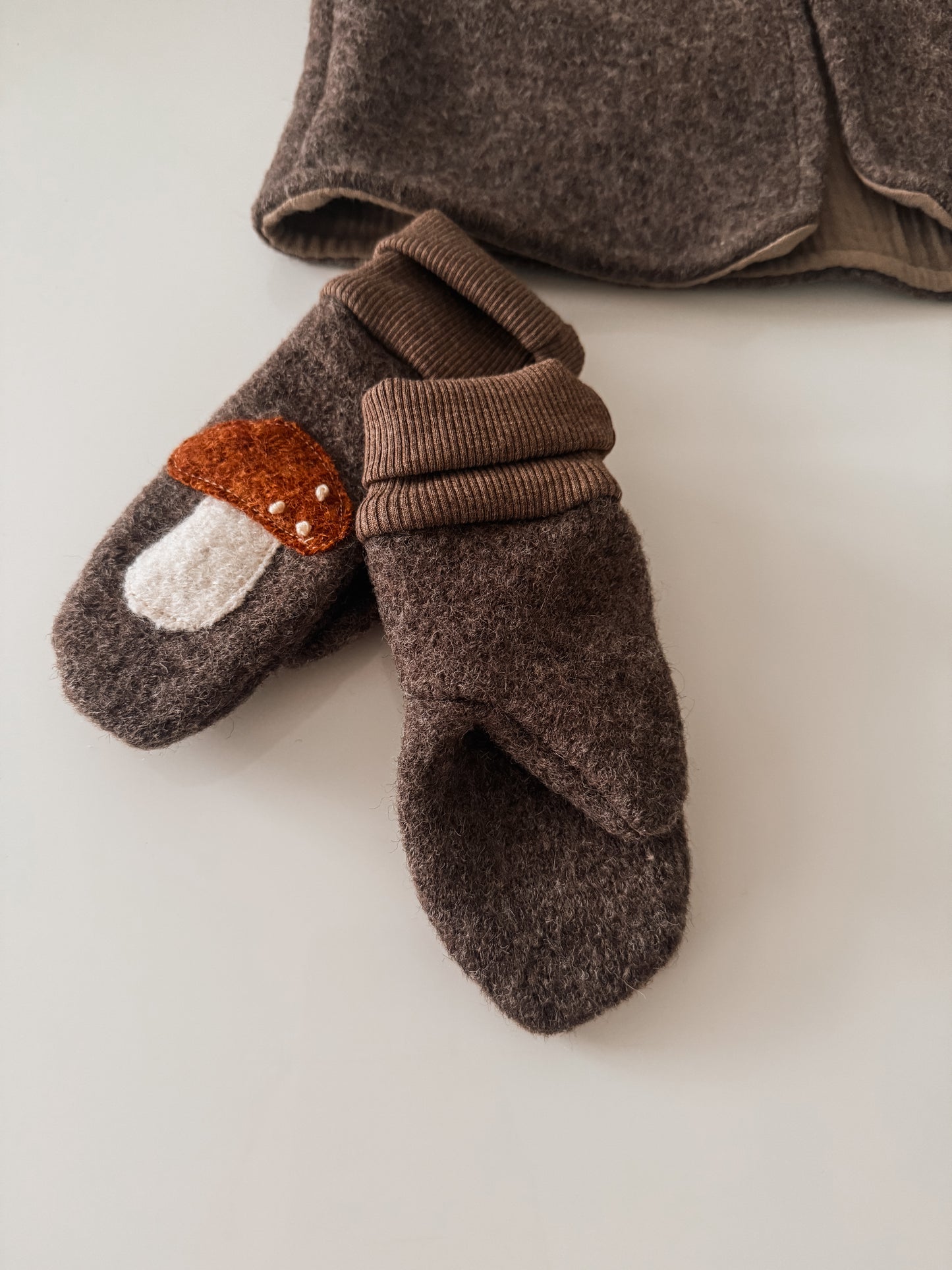Walkstoff-Fäustlinge/Handschuhe für Babys & Kinder mit Pilze – 100% Schurwolle, ungefüttert