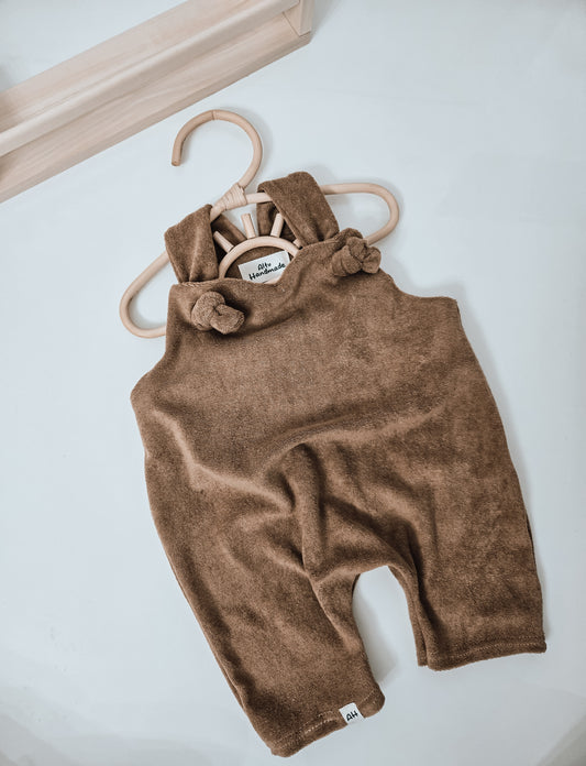 Handmade Frottee Kurze Sommer Latzhose Für Kinder und Babys. Neutral kakao - braun Farbe
