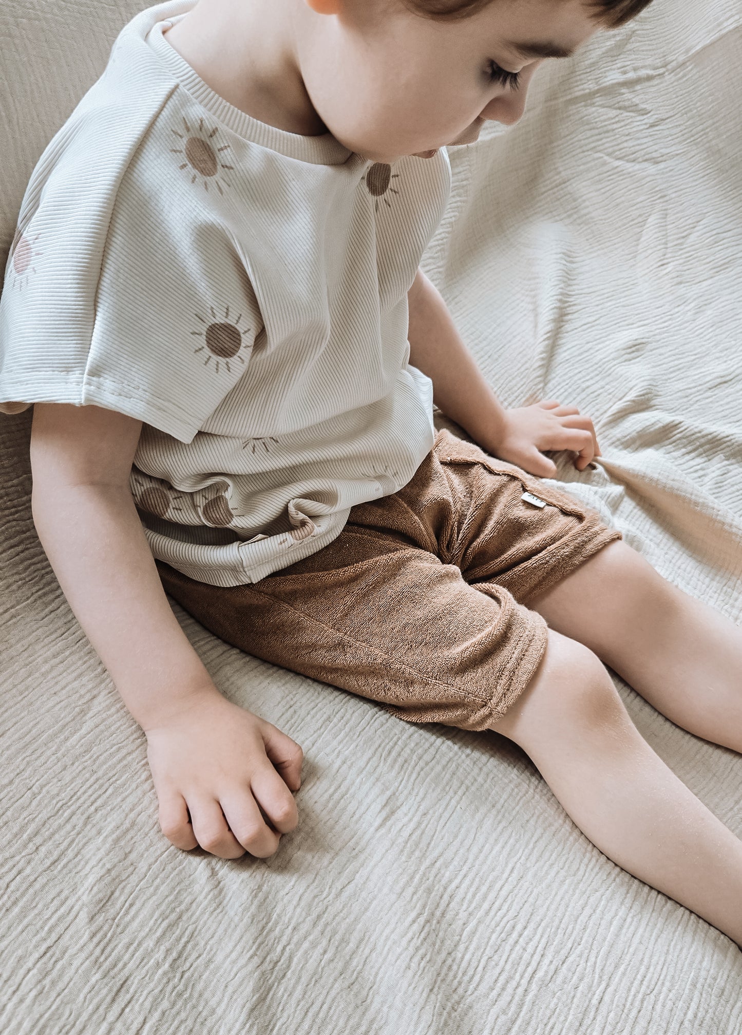 Handgemachtes Oversize T-Shirt aus Bio-Baumwoll-Rippjersey – Boho Sonne (Creme)