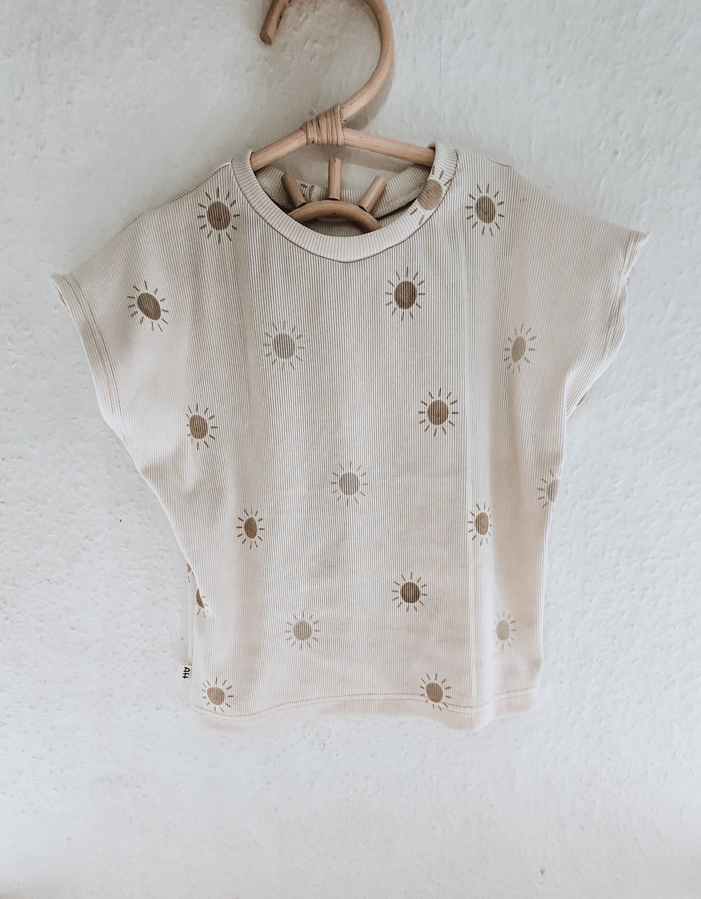 Handgemachtes Oversize T-Shirt aus Bio-Baumwoll-Rippjersey – Boho Sonne (Creme)