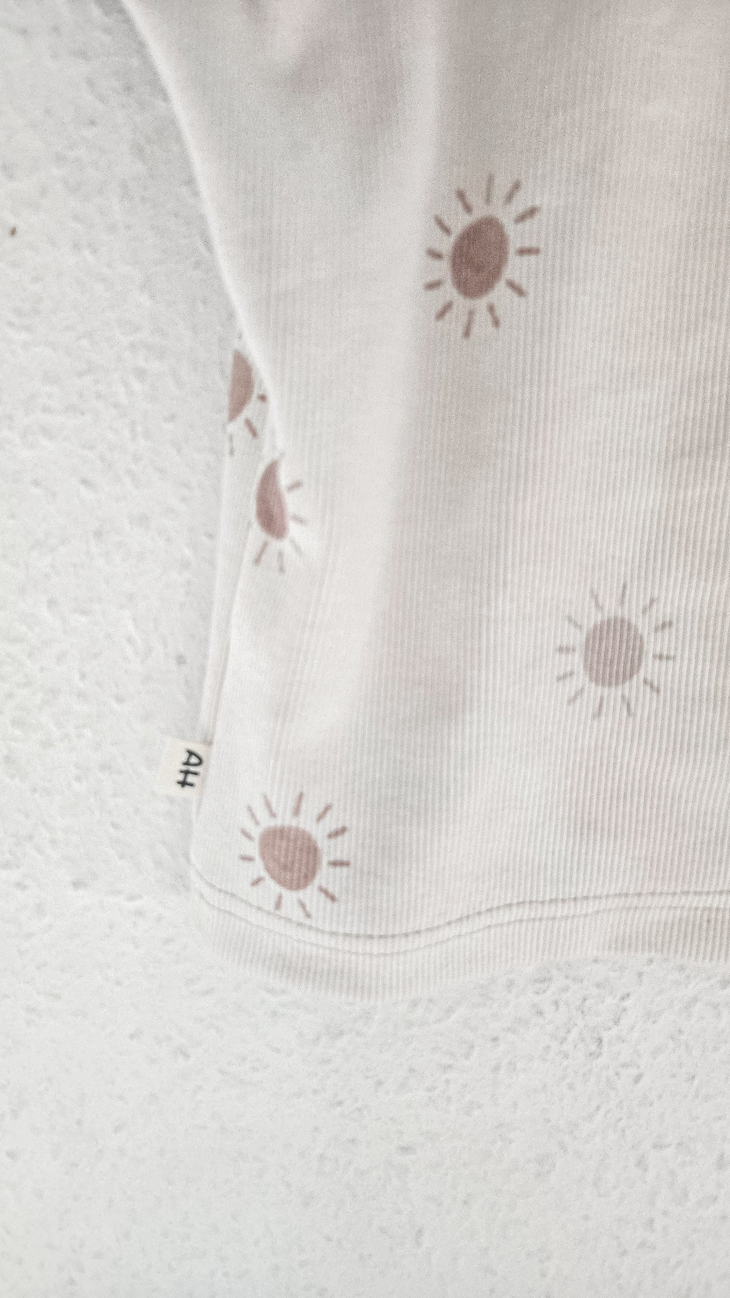 Handgemachtes Oversize T-Shirt aus Bio-Baumwoll-Rippjersey – Boho Sonne (Creme)