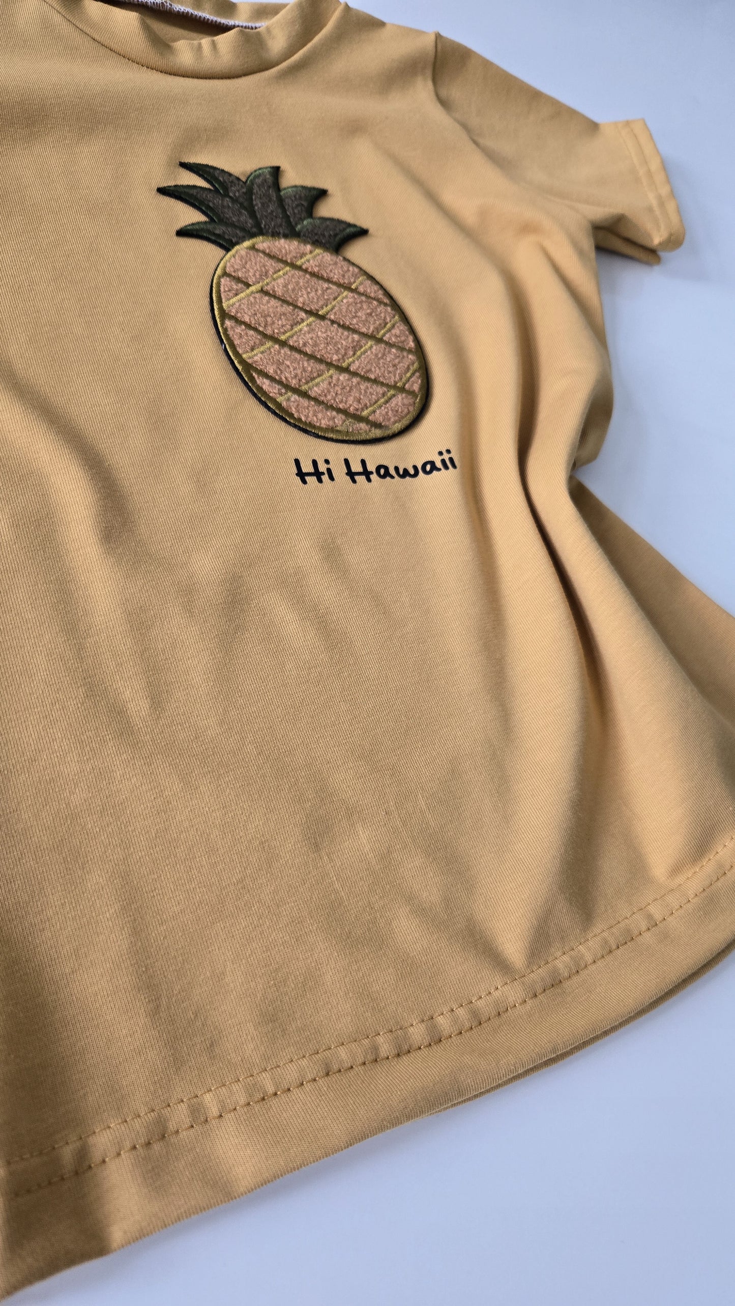 Handgemachtes Kinder T-Shirt Senfgelb mit Ananas Patch – Hi Hawaii