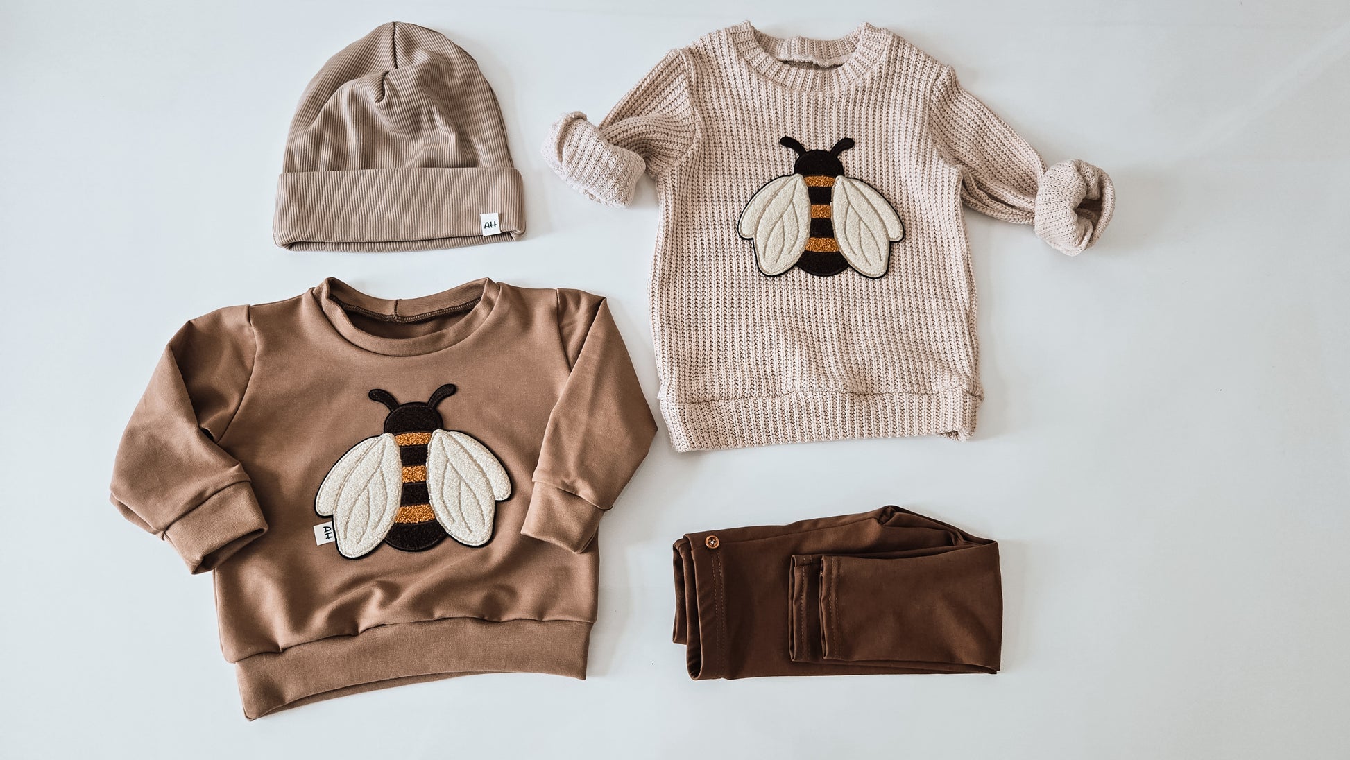 Handmade Pullover Für Kinder and Babys mit Chenille Biene Motiv. Aus Bio French Terry 