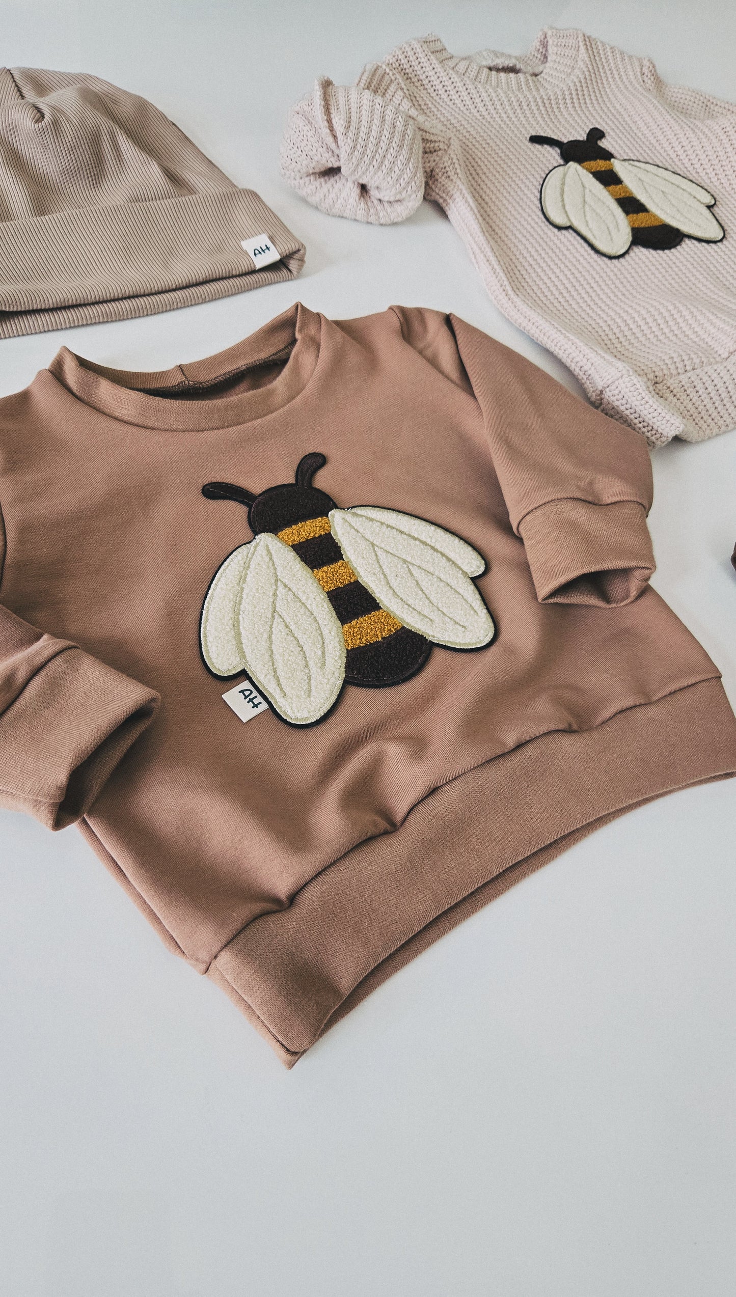 Handmade Luxus Pullover "Biene" – Bio French Terry ( Kakao)