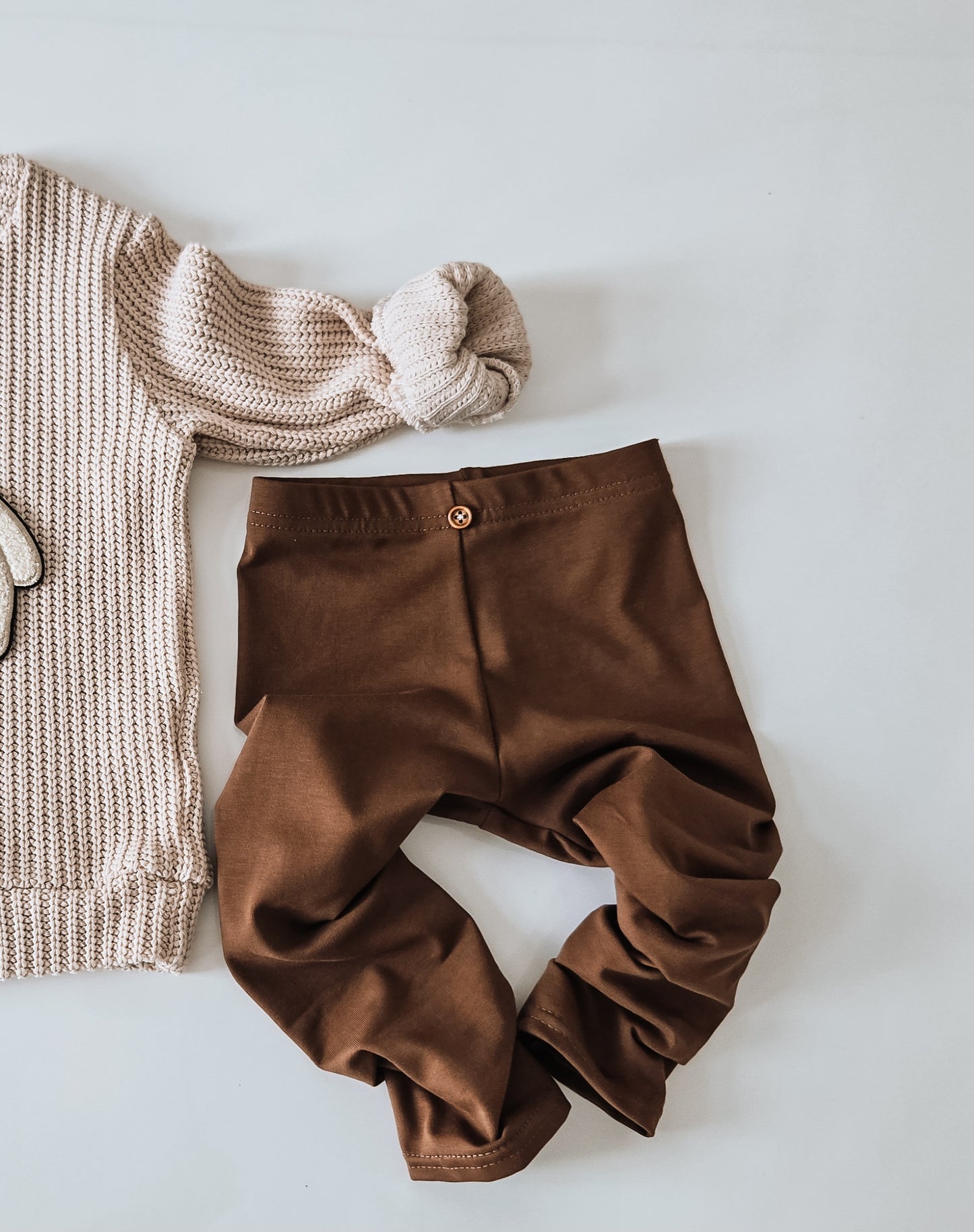 Handgemachte Leggings aus organischer Baumwolle in Braun – Unisex & umweltfreundlich