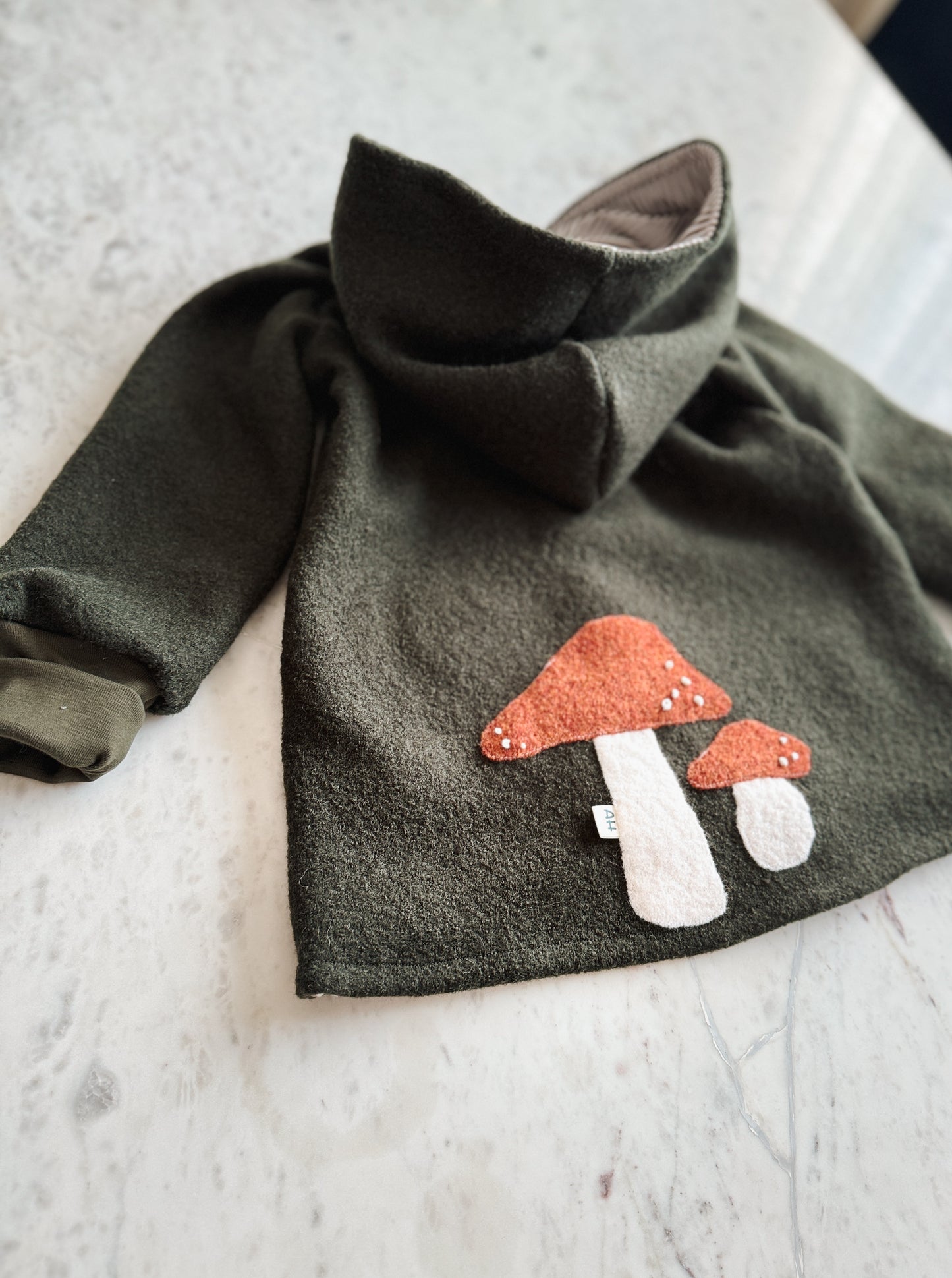 Kuschelige Walkjacke mit Fliegenpilz Applikation | Handgemacht für Kinder