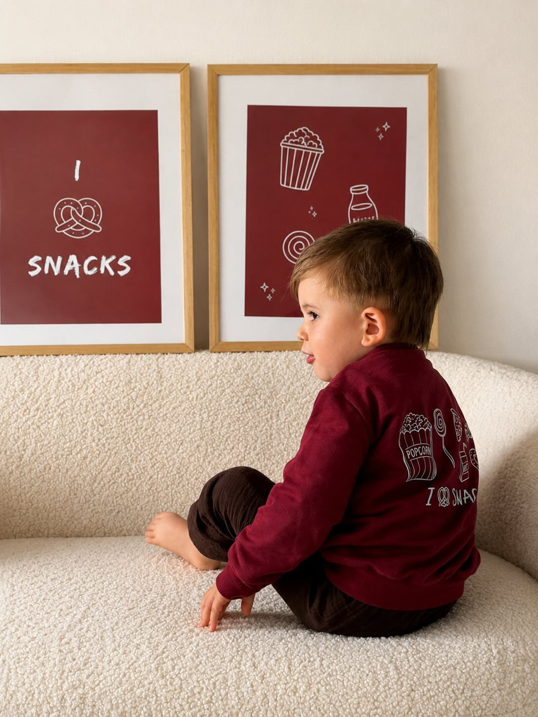 Kinderpullover SNACKS – Handgemachter Oversize-Sweater (Burgunderrot)