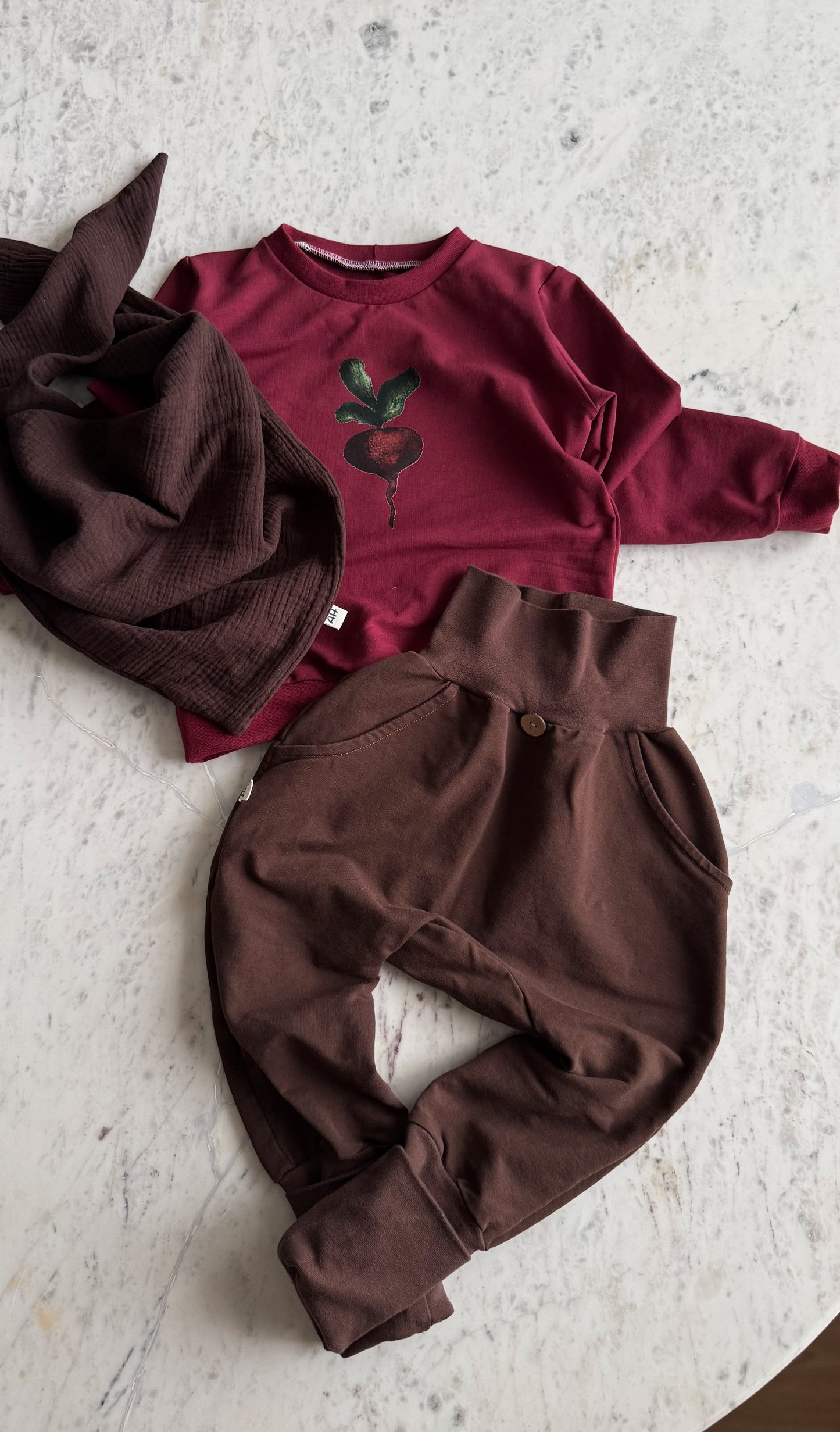 Handgemachter Kinder-Sweatshirt „Beetroot“ – Bequemer French Terry in Bordeaux