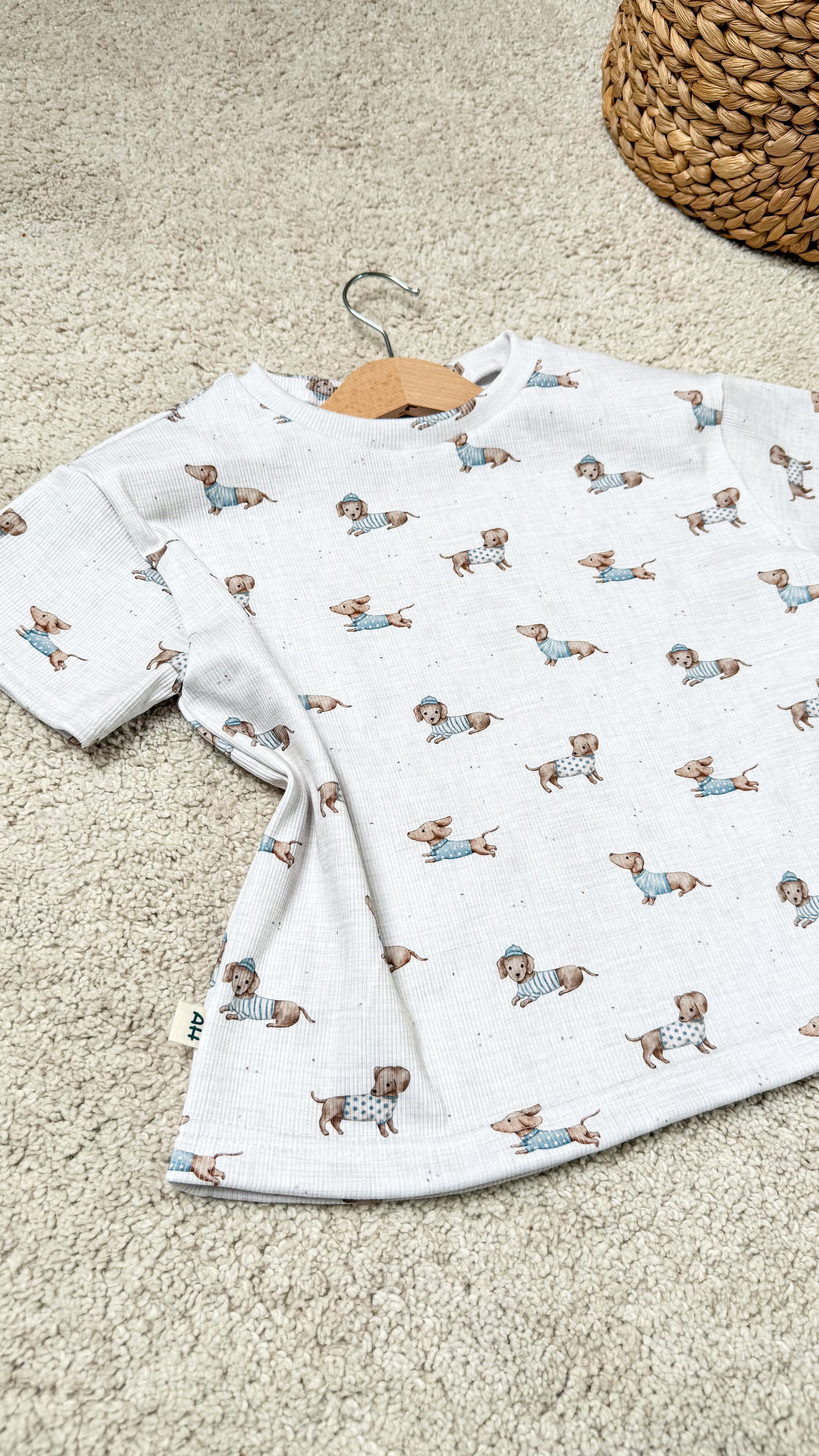 Kinder Oversize T-Shirt aus weißem Baumwoll-Ripp-Jersey mit all-over Dackel-Muster|Handmade