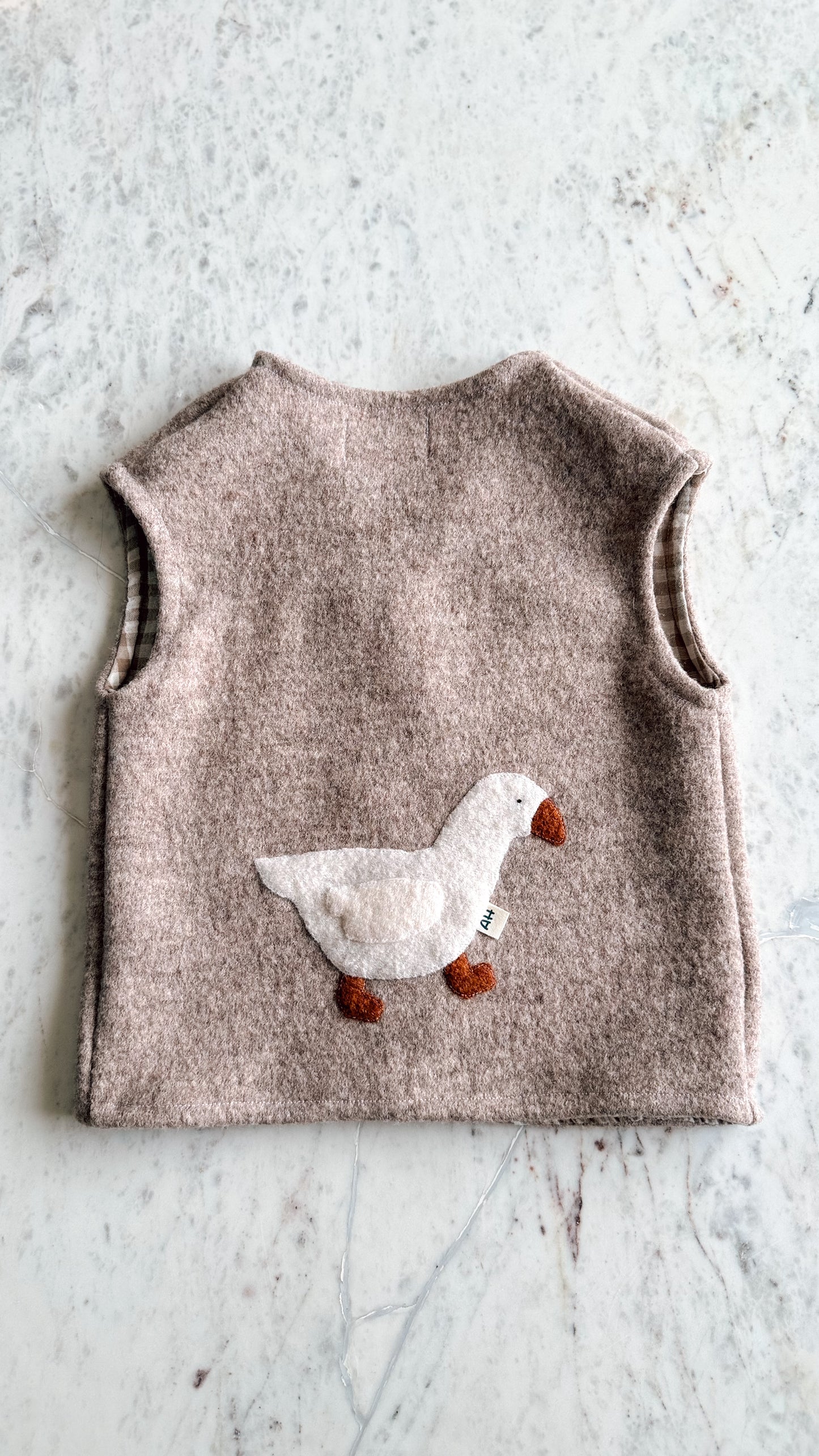 Wollwalkweste mit Gans-Motiv – Handmade & Unisex (Beige)