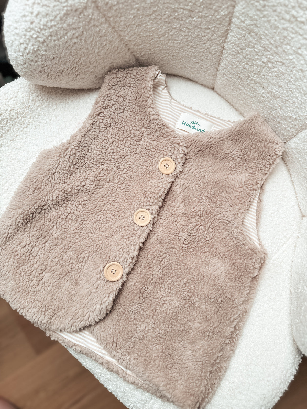 Handgemachte Kinder Teddy-Weste aus Baumwolle – Beige / Stone (Gestreiftes Innenfutter)