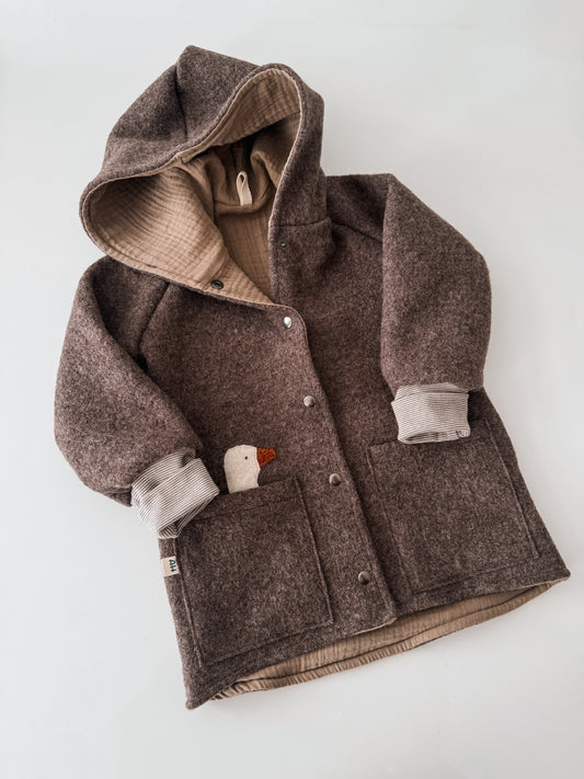 Handgemachte Walkjacke mit Gans-Applikation Braun