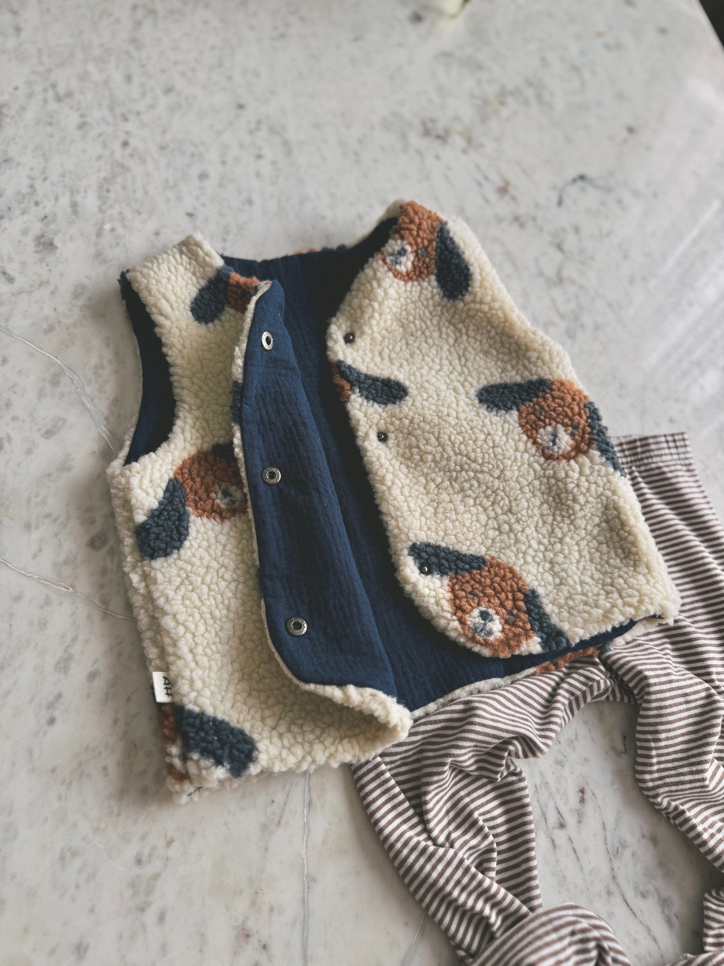 Handmade Kinder Teddyweste mit Hunder Muster & Musselin Futter