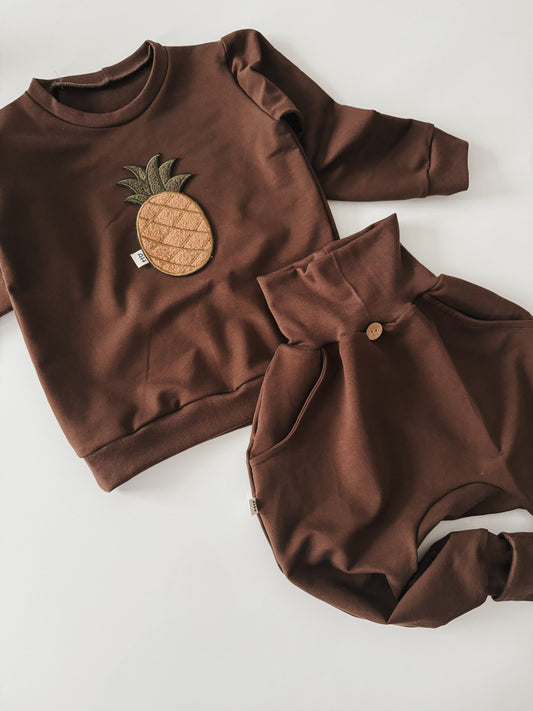 Choco Brown Pullover mit süßem Chenille-Patch Ananas
