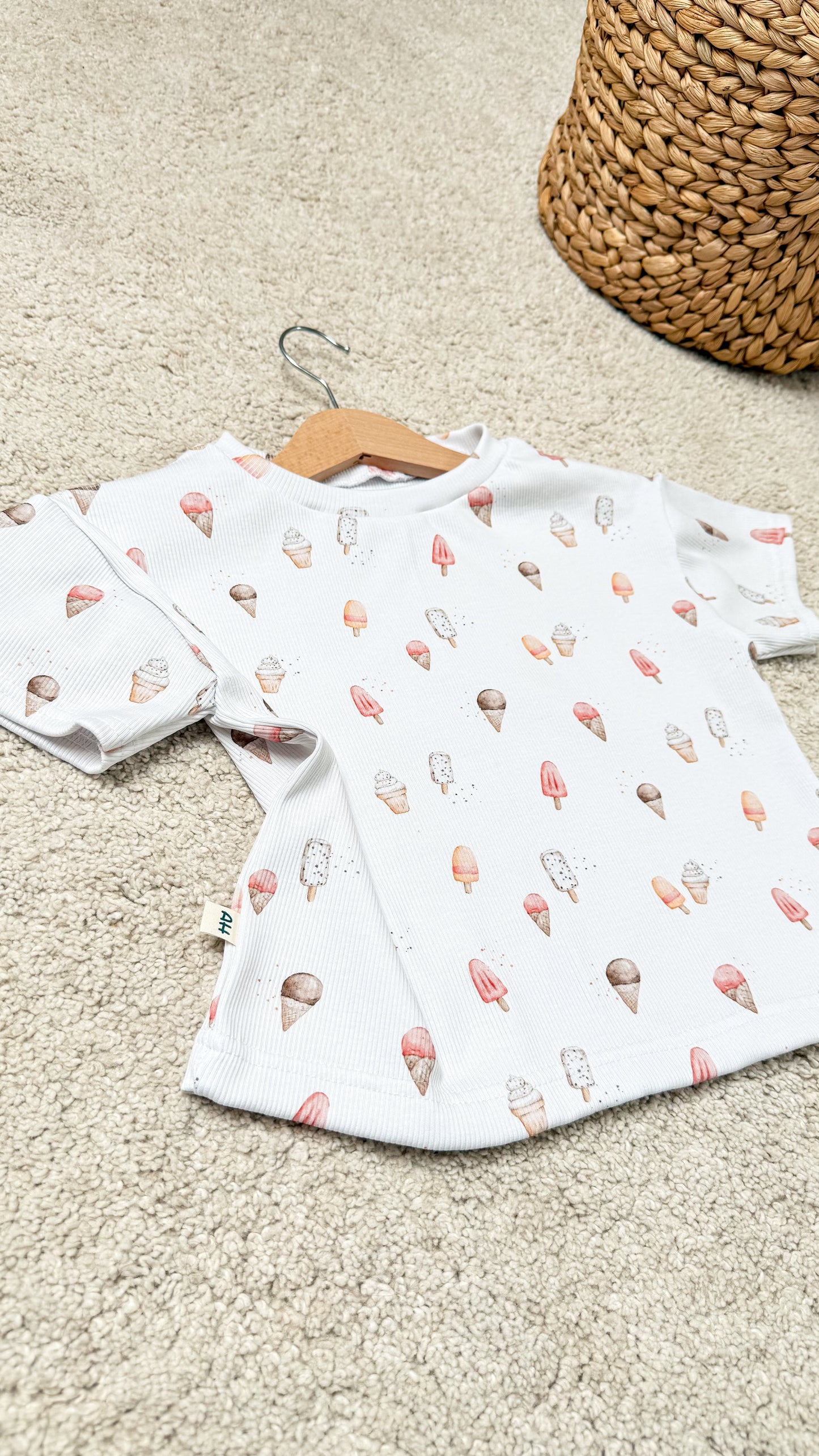 Handgemachtes Oversize Kinder T-Shirt aus weichem Baumwoll-Ripp-Jersey mit sommerlichem Gelato-Eiscreme-Muster