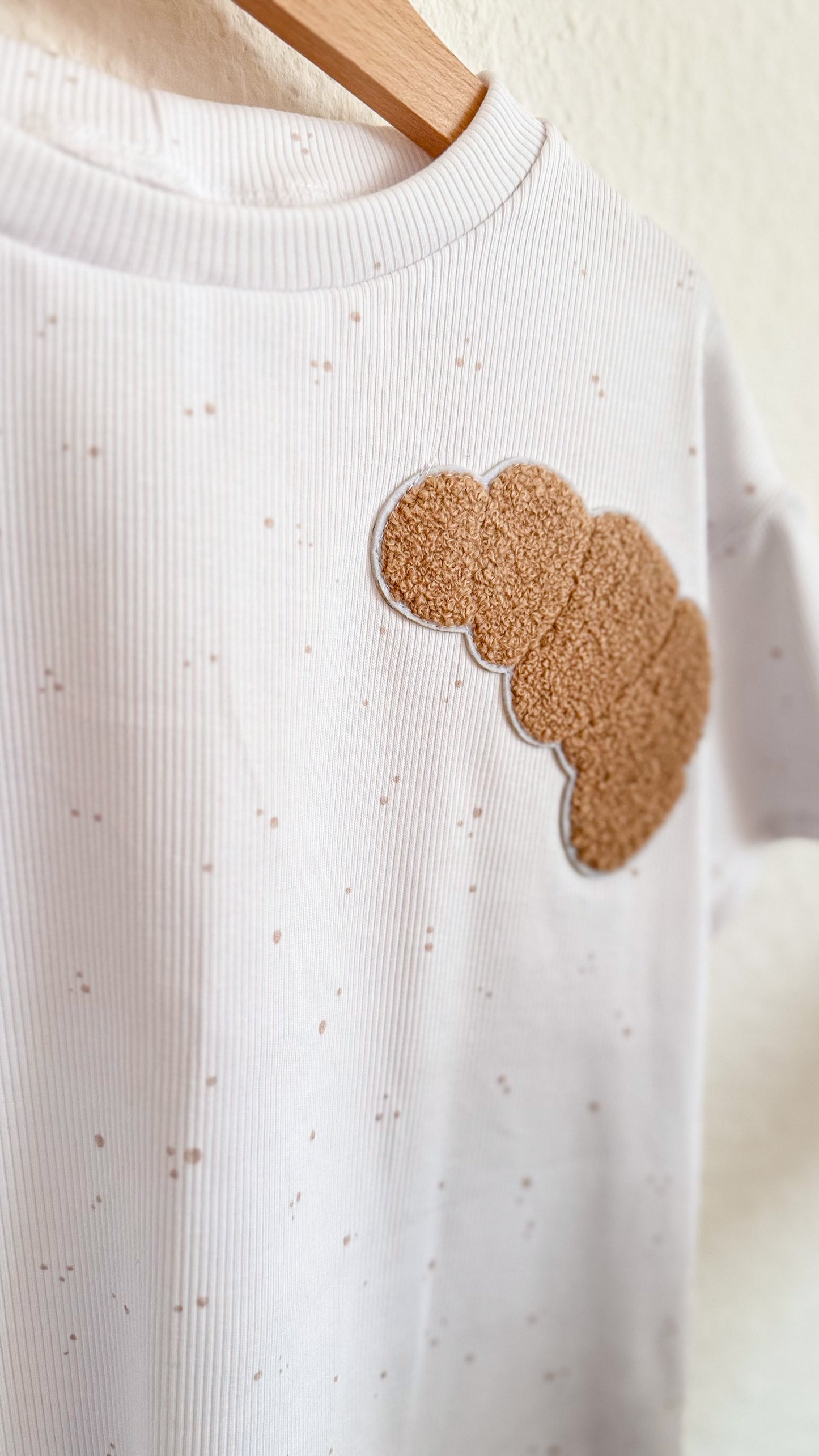 Oversize Croissant T shirt aus Baumwolle Rippenjersey