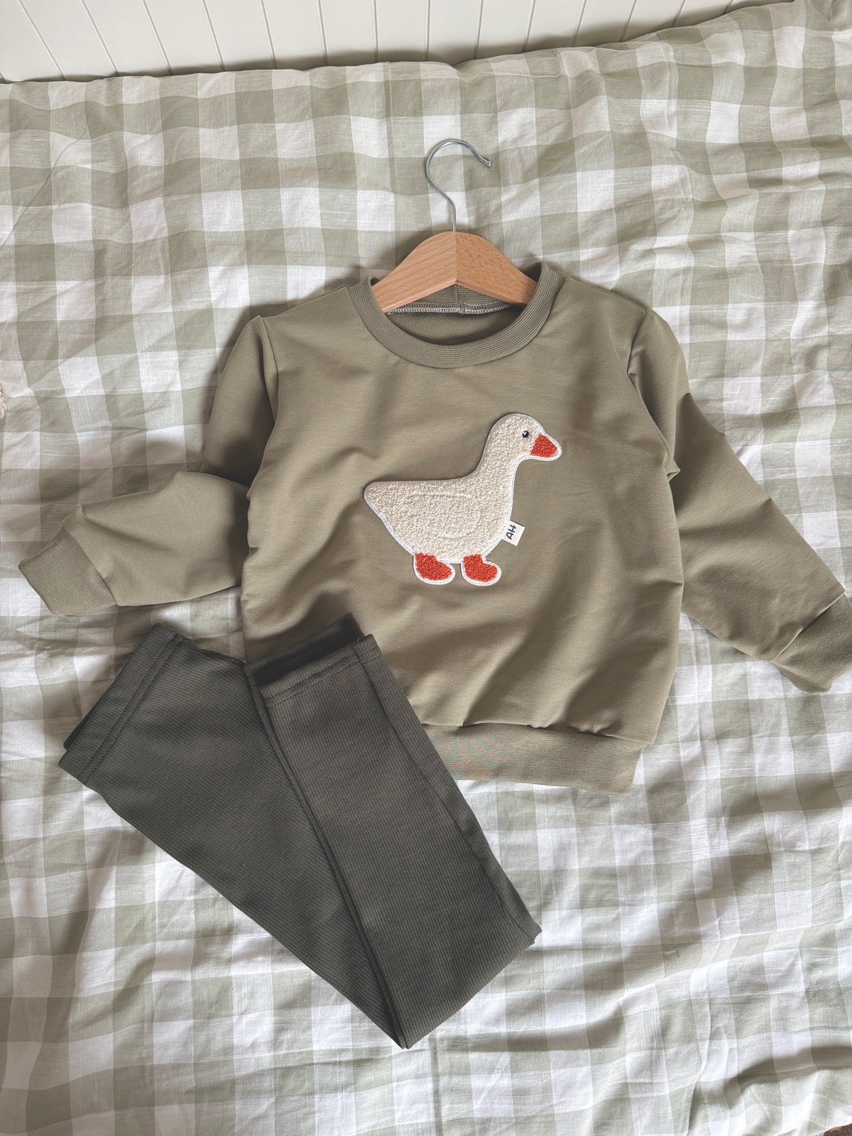 Handmade Pullover mit Gans-Patch | Bio French Terry Olive