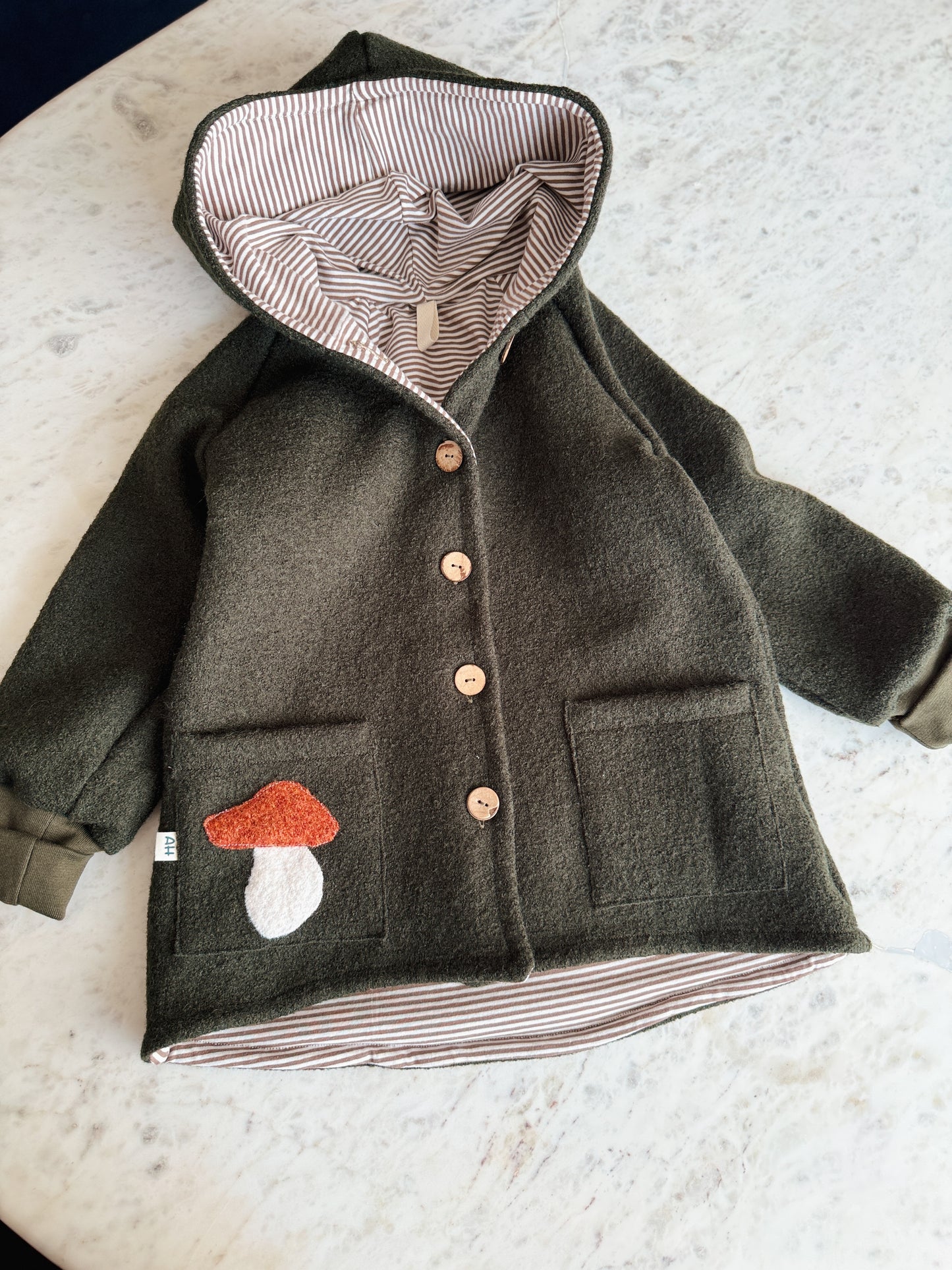 Kuschelige Walkjacke mit Fliegenpilz Applikation | Handgemacht für Kinder