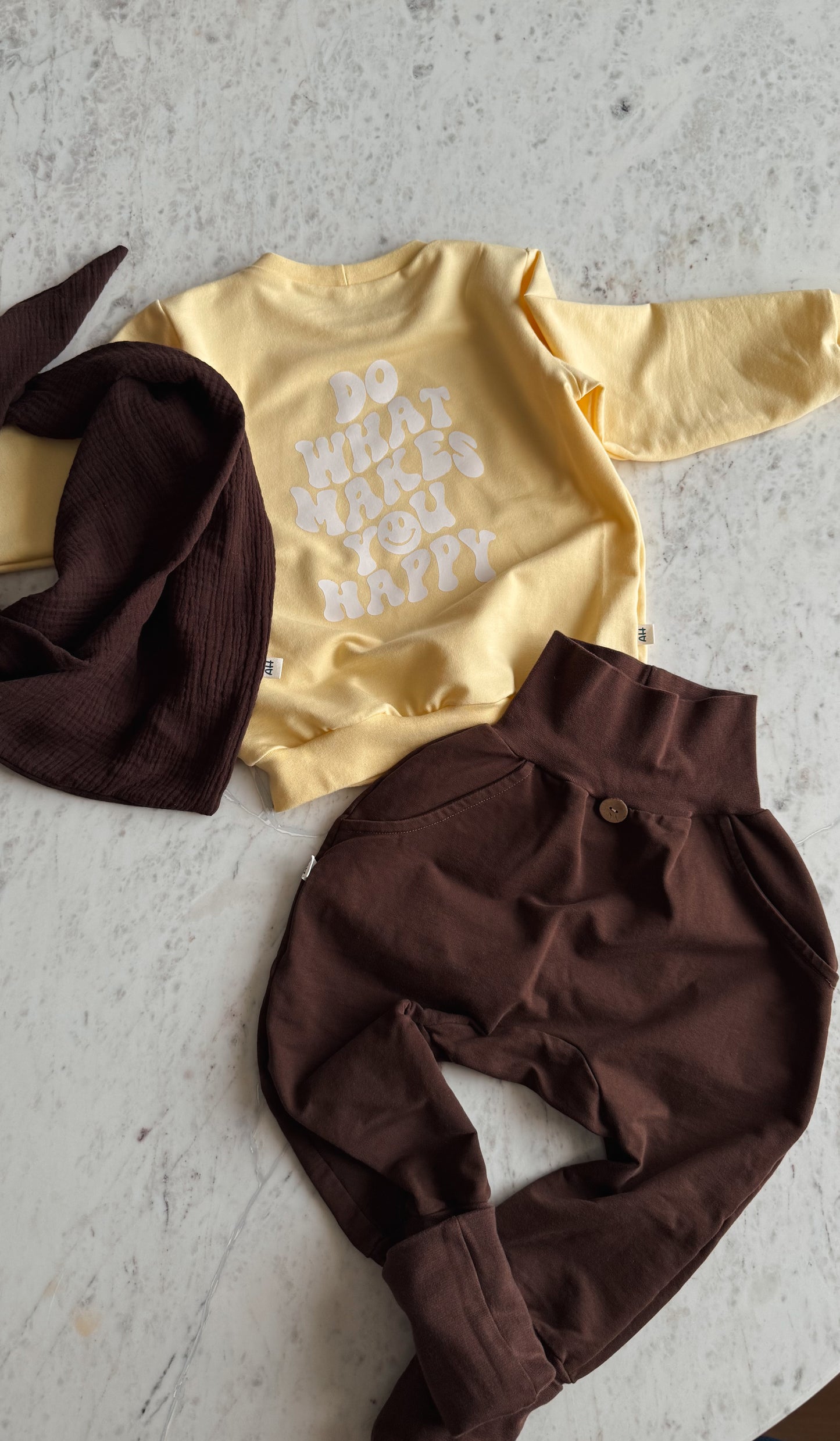 Handgemachter Kinder-Sweatshirt „Do what makes you happy“ - Sonnengelb