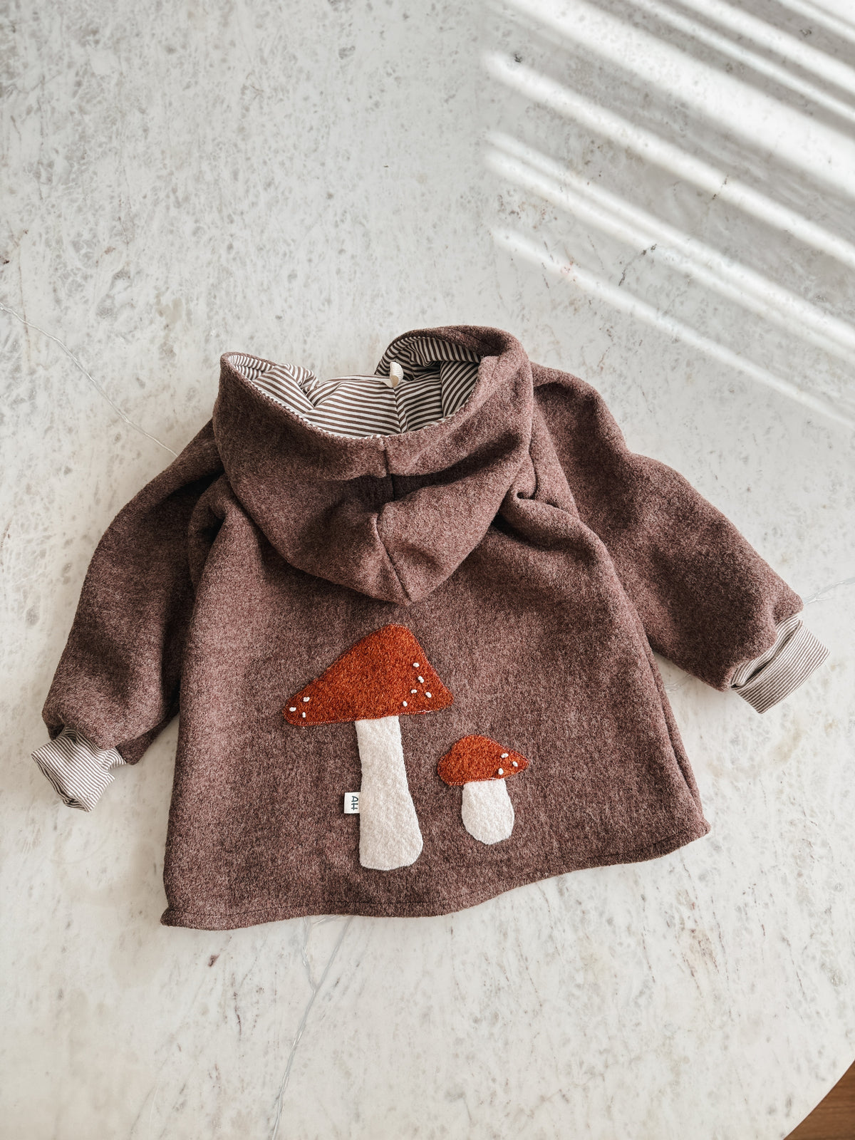 Handmade Kinder Jacke -Mantel aus Wolle mit Pilze Motiv