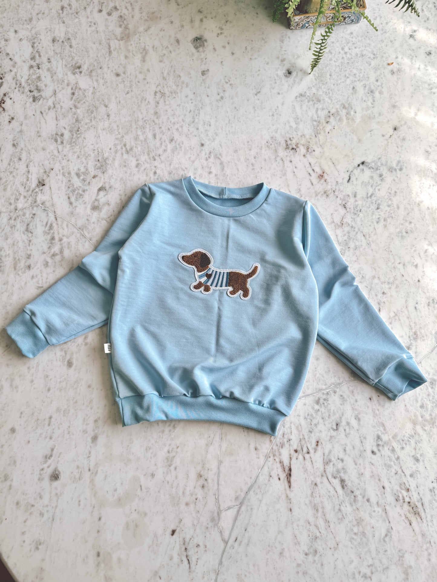 Handmade Kinderpullover Dackel / Himmelblau aus Baumwolle
