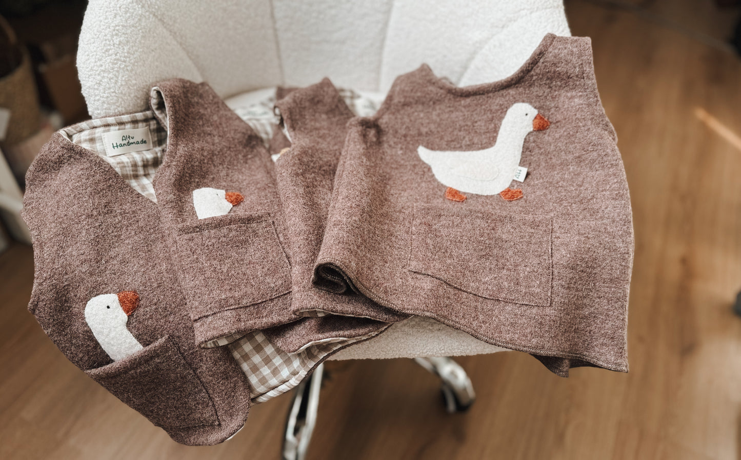 Handgemachtes Woll-Schürzenkleid - Walkkleid - Tunika Gans - Braun