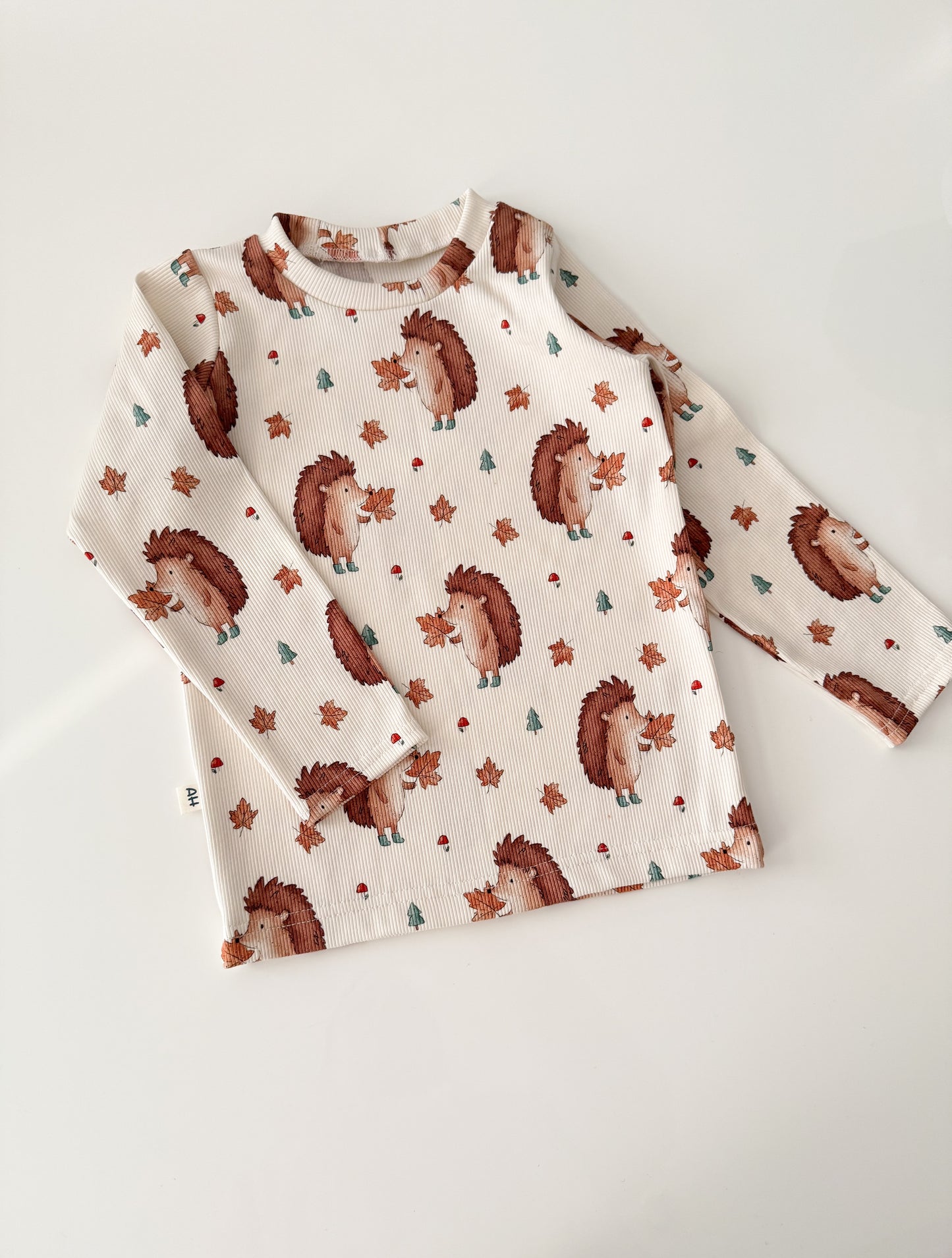 Handmade Langarmshirt mit Igel Motiv. Für Babys und Kinder