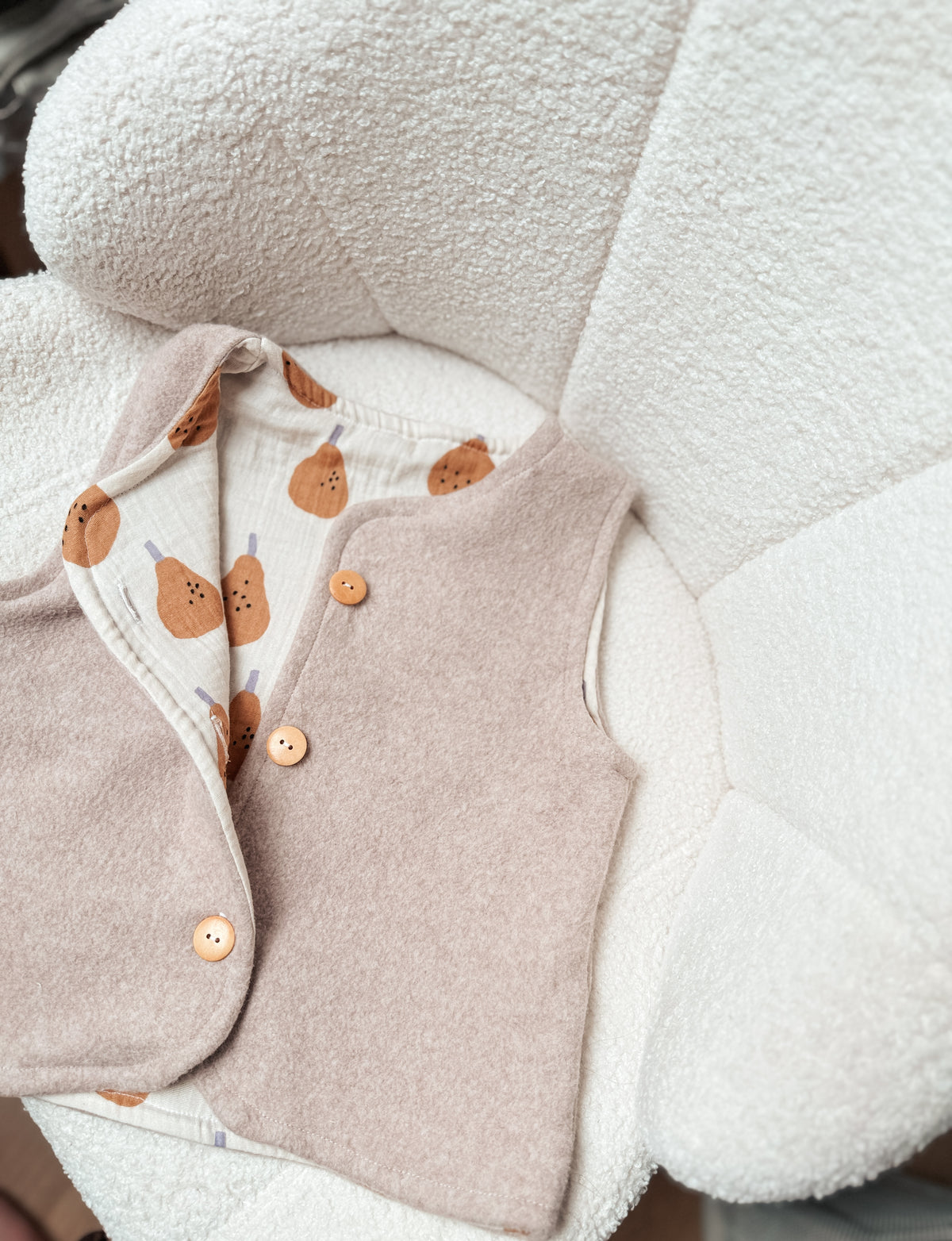 Handgemachte Kinder Baumwollfleece Weste mit Birnen Musselin | Beige