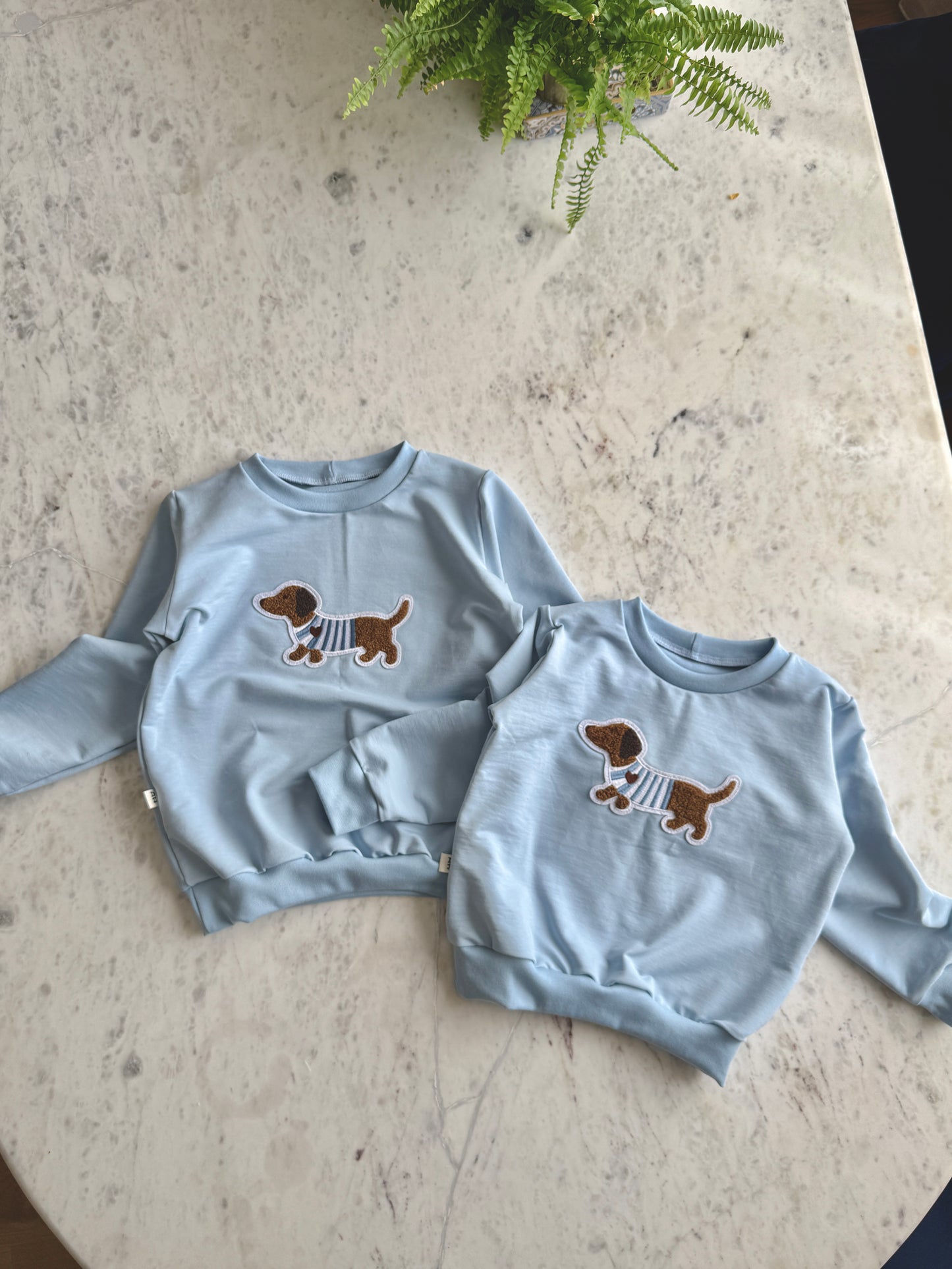 Handmade Kinderpullover Dackel / Himmelblau aus Baumwolle