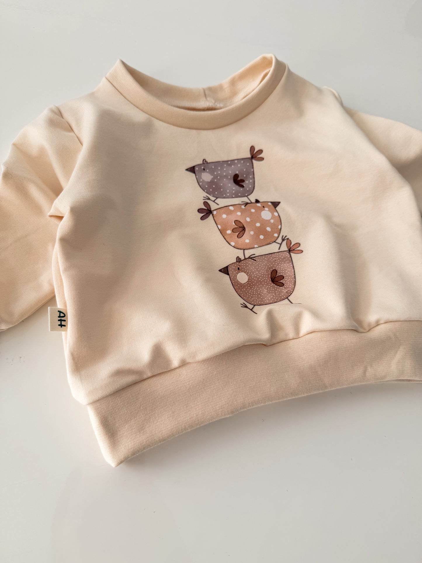 Handgemachter Oversize Pullover aus Baumwoll-French Terry – mit süßem Hühner-Motiv