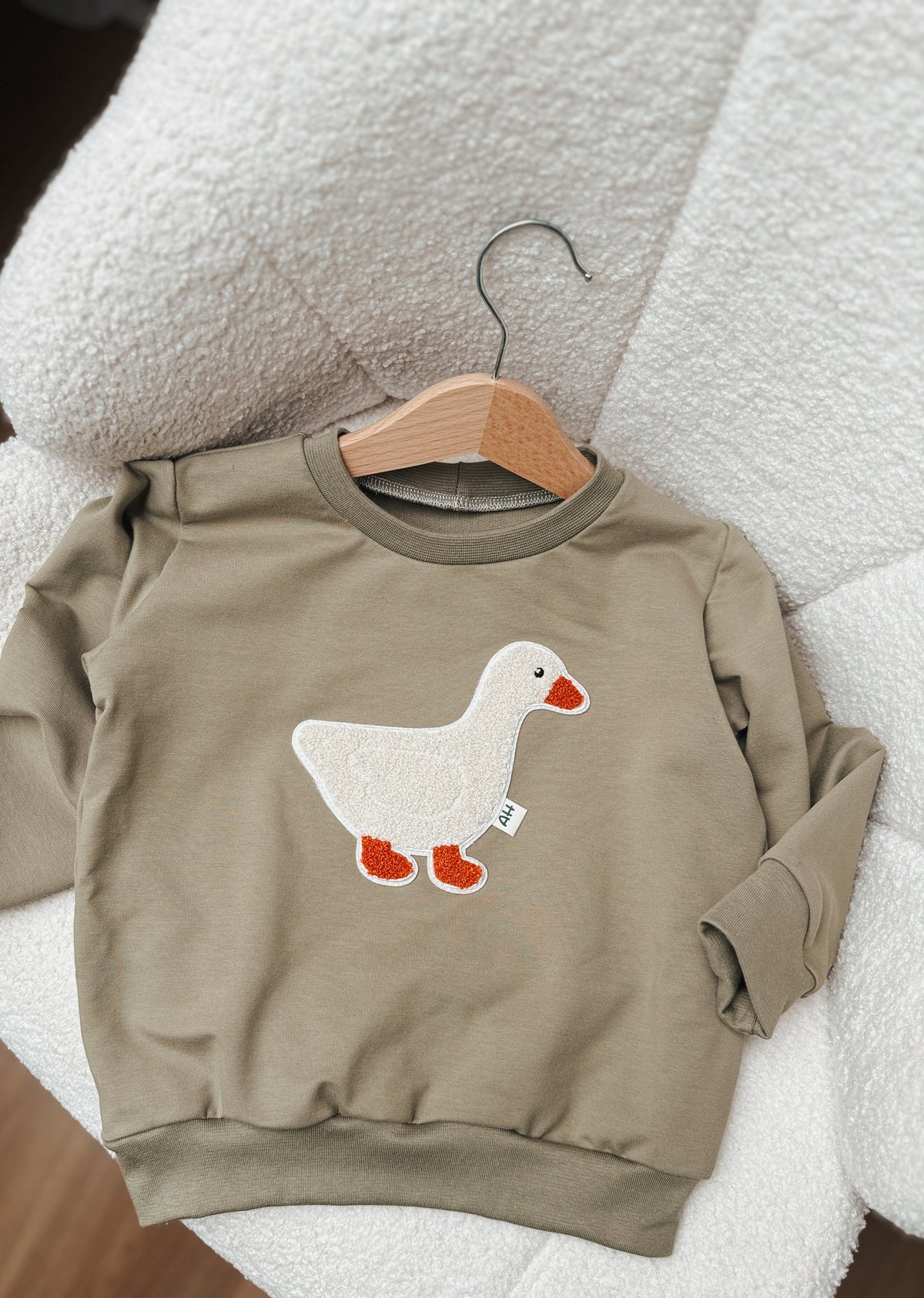 Handmade Pullover mit Gans-Patch | Bio French Terry Olive
