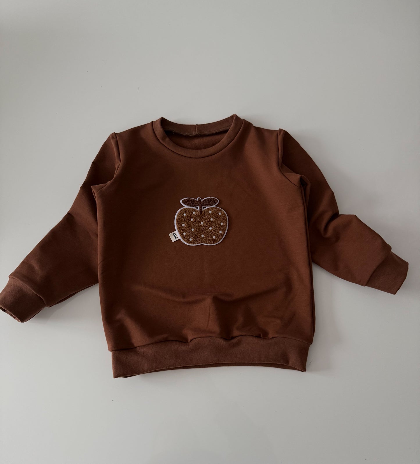 Brown Pullover mit süßem Chenille-Patch Apfel