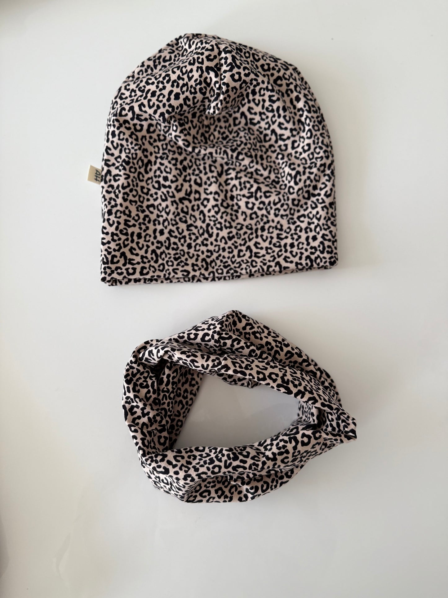 Leopardenmuster Mütze & Loopschal aus Baumwolljersey – Handmade für Babys & Kinder