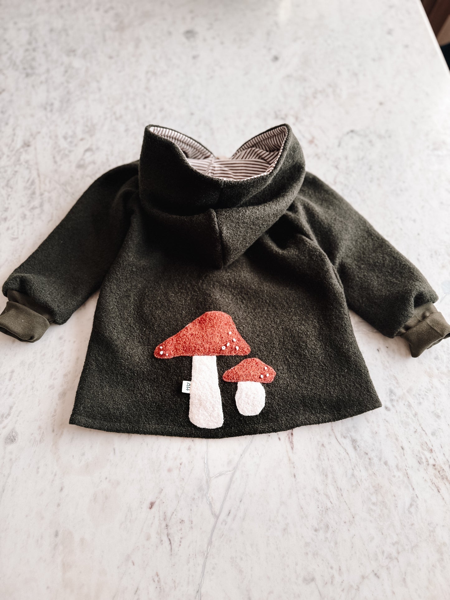Kuschelige Walkjacke mit Fliegenpilz Applikation | Handgemacht für Kinder