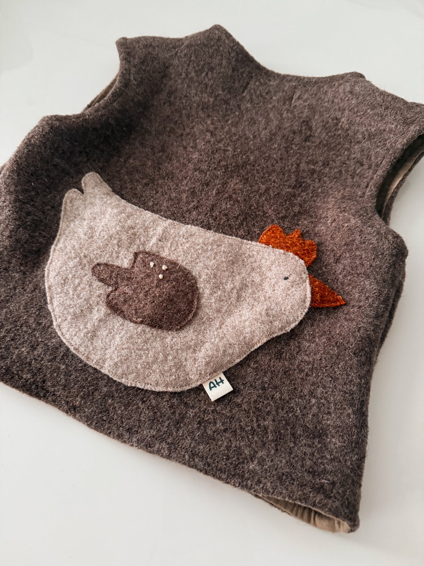 Walkweste Huhn aus 100% Wolle. Für Babys und Kinder Handmade