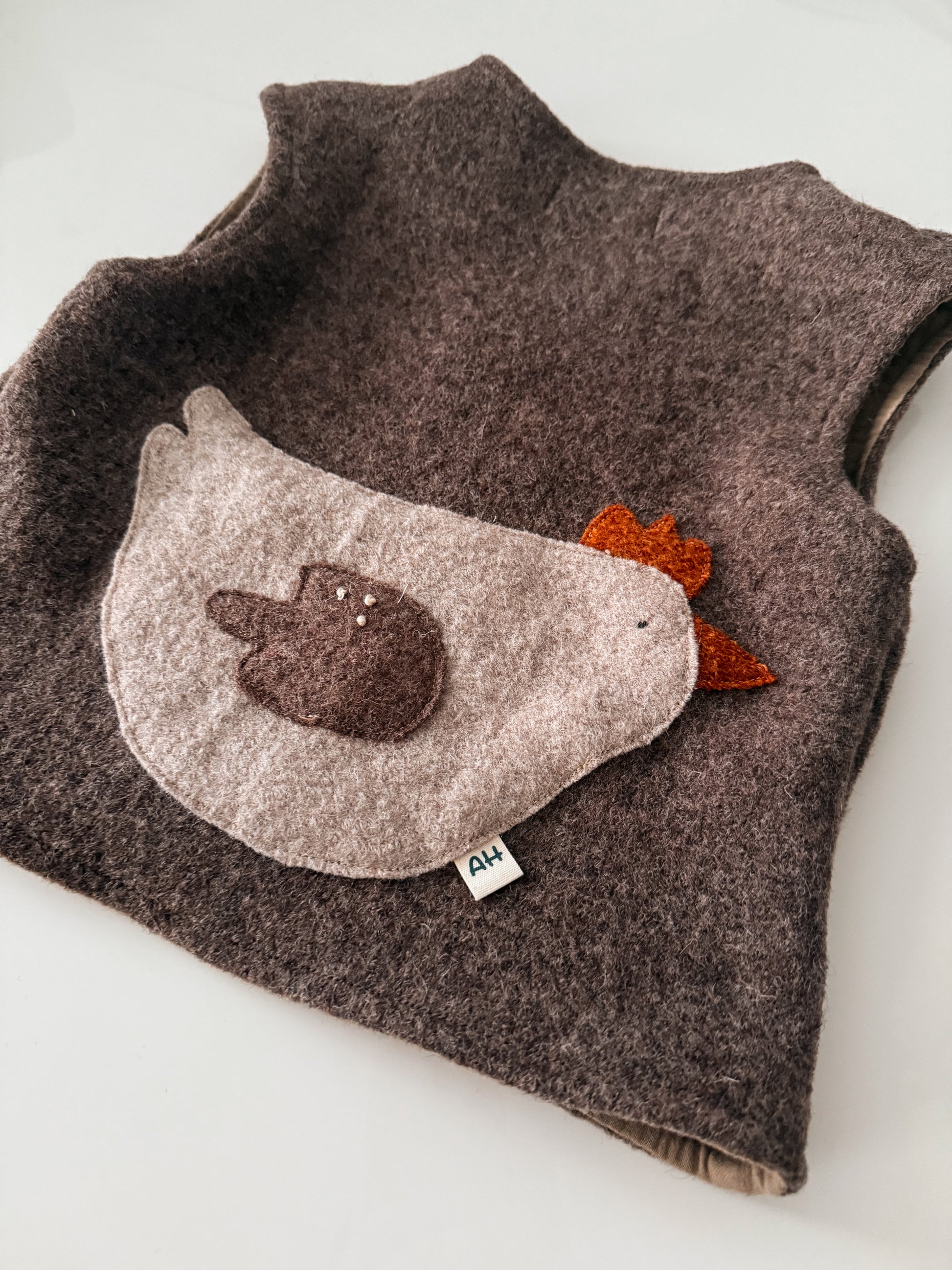 Walkweste Huhn aus 100% Wolle. Für Babys und Kinder Handmade