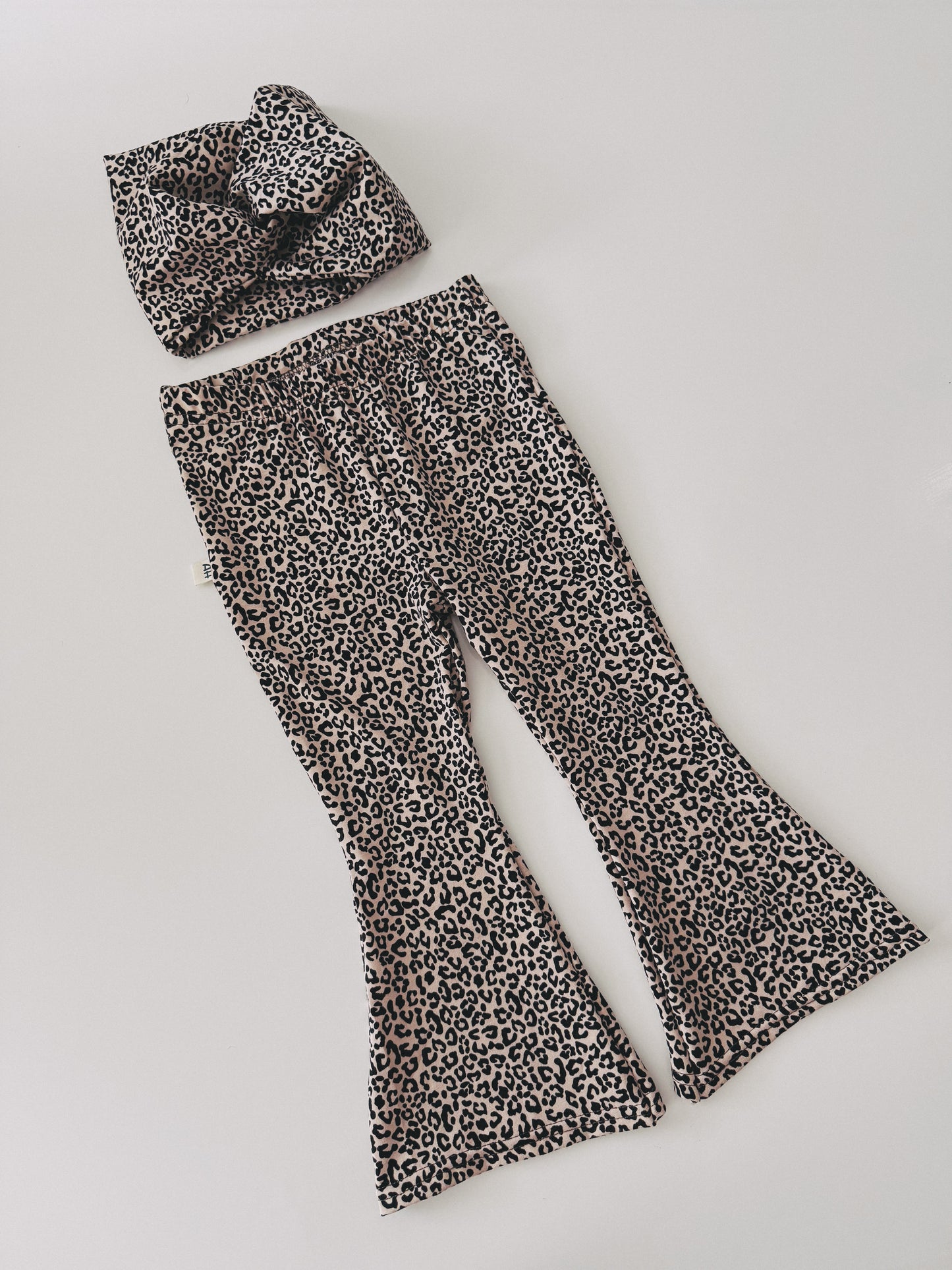 Leopard Schlaghose/ Flared Leggings für Mädels aus Baumwolljersey. Handmade